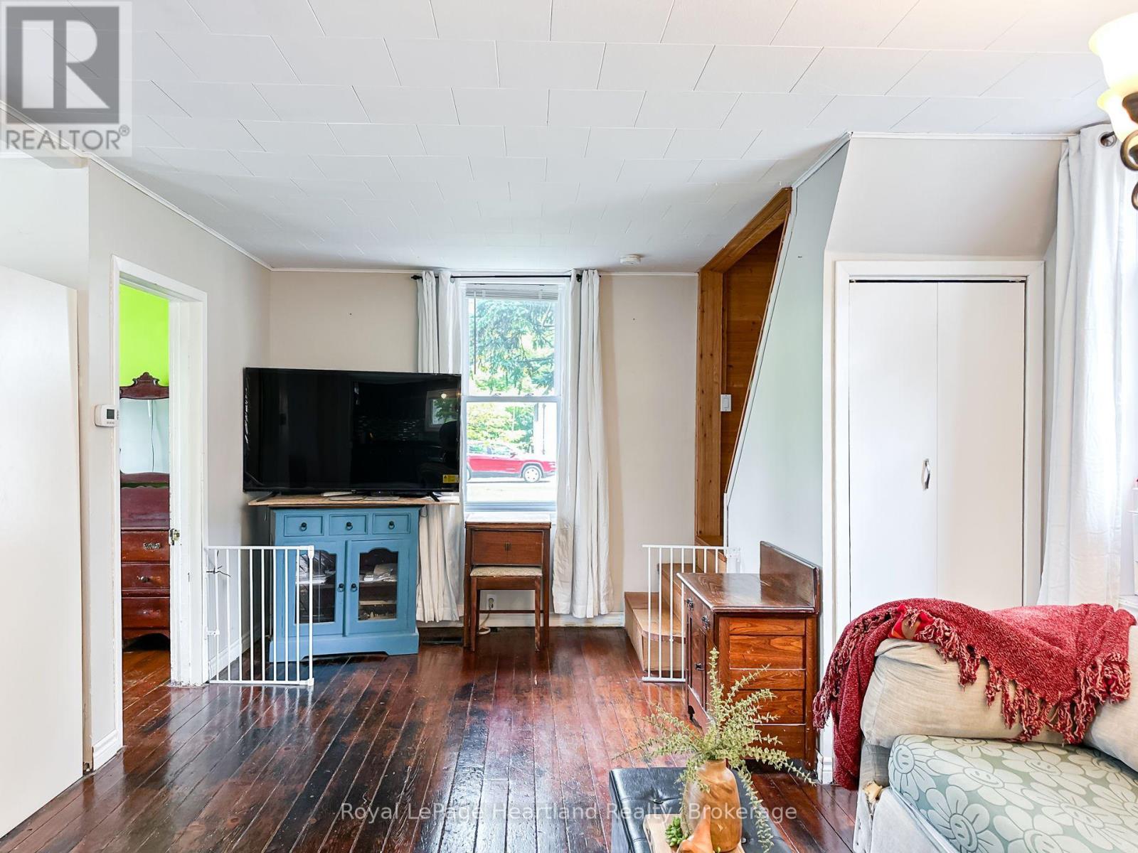 51 Side Street Property Photo 13
