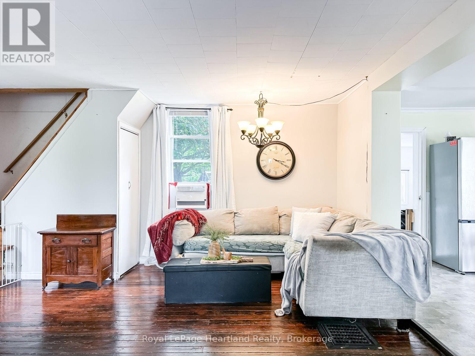 51 Side Street Property Photo 16