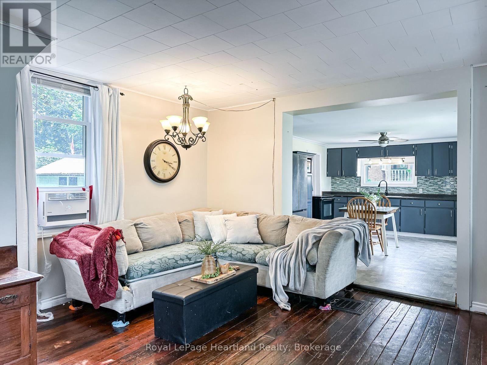 51 Side Street Property Photo 17