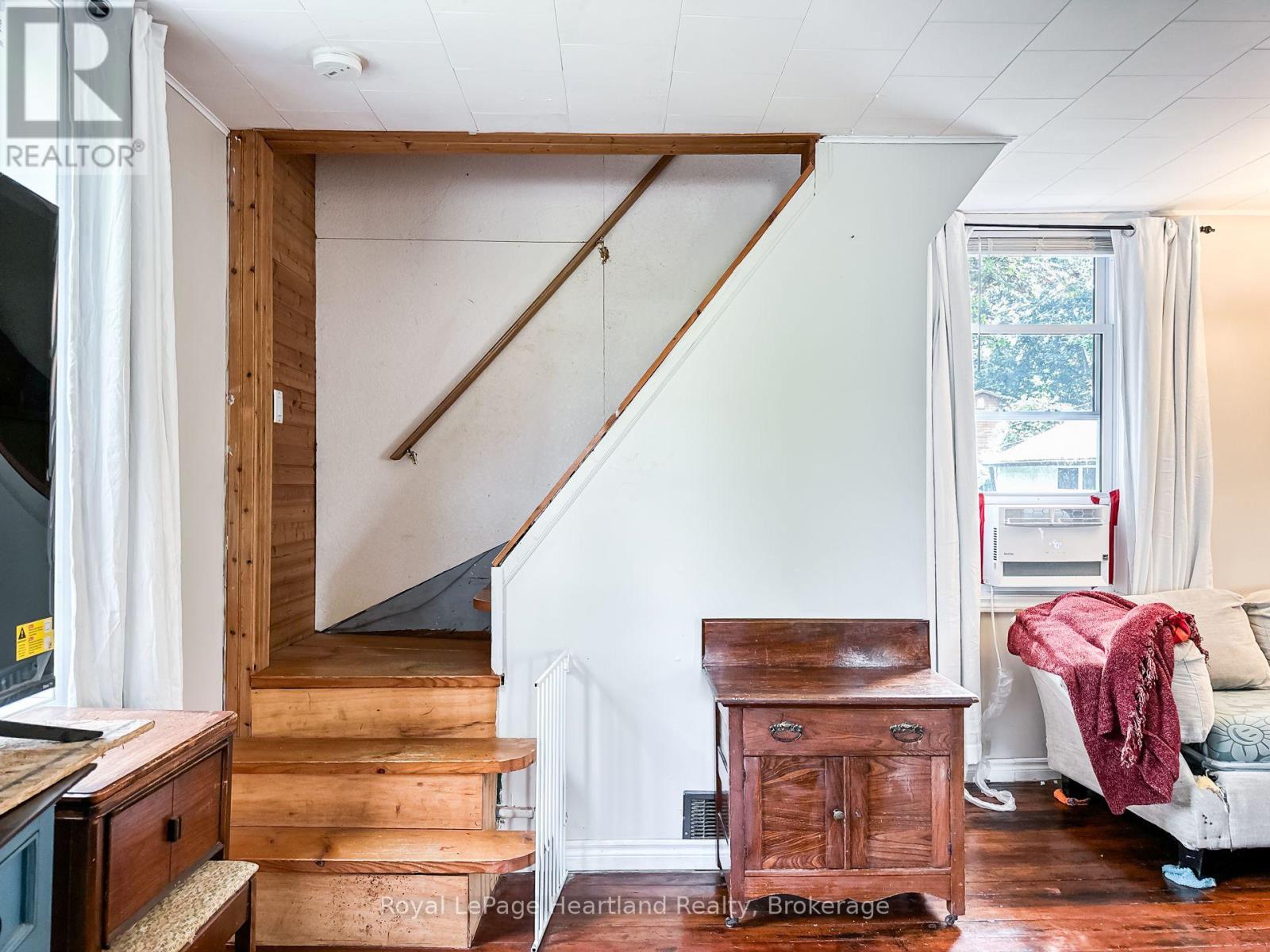 51 Side Street Property Photo 18