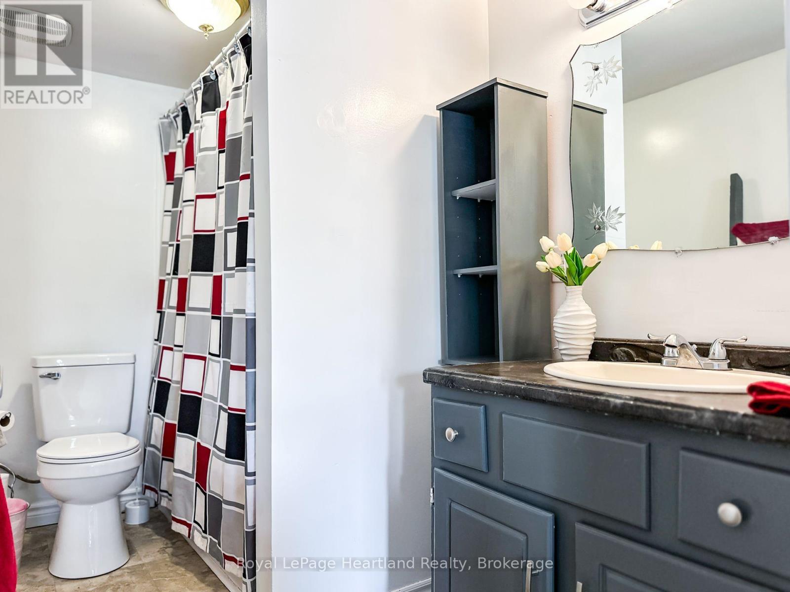 51 Side Street Property Photo 22