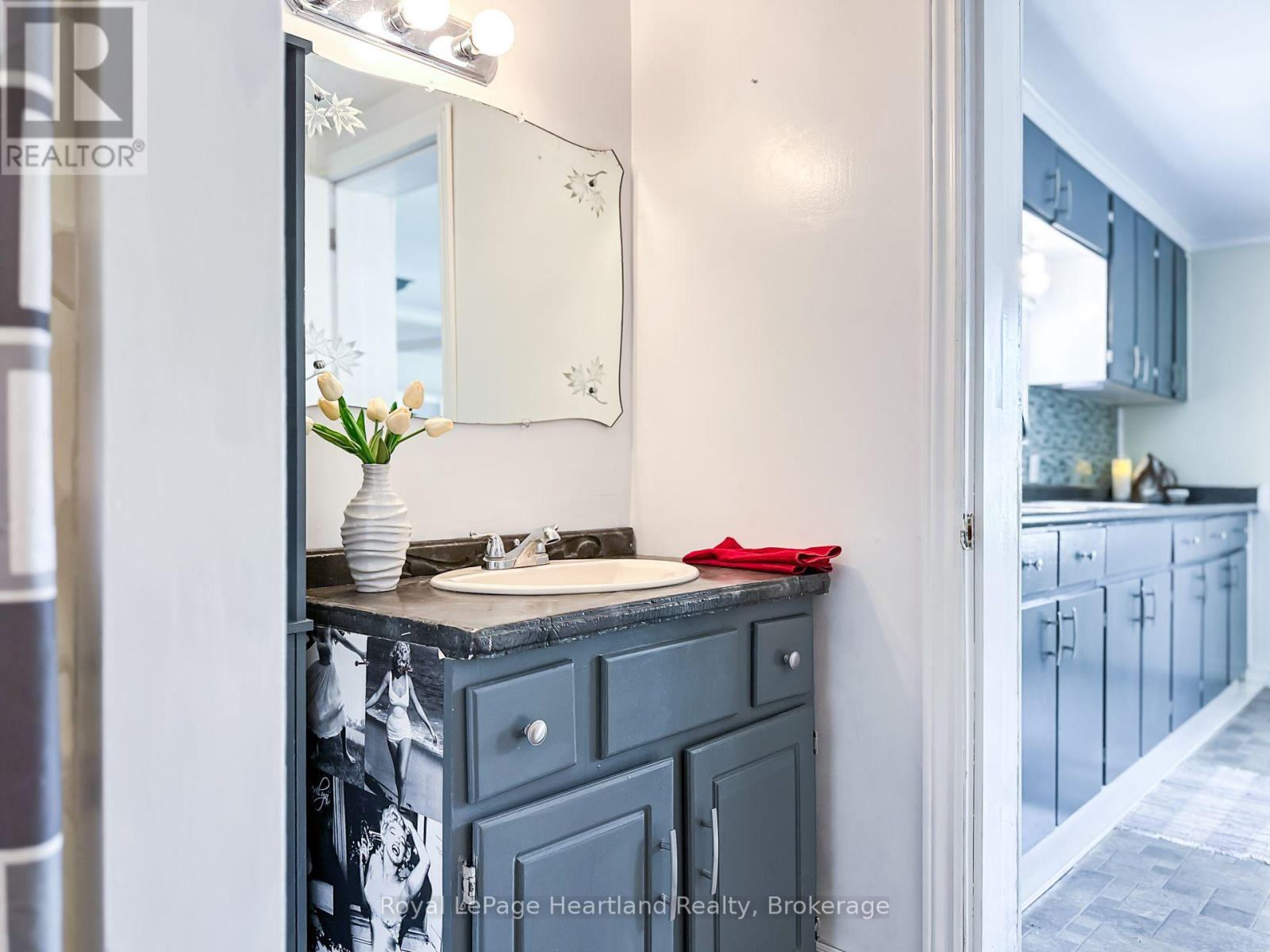 51 Side Street Property Photo 23