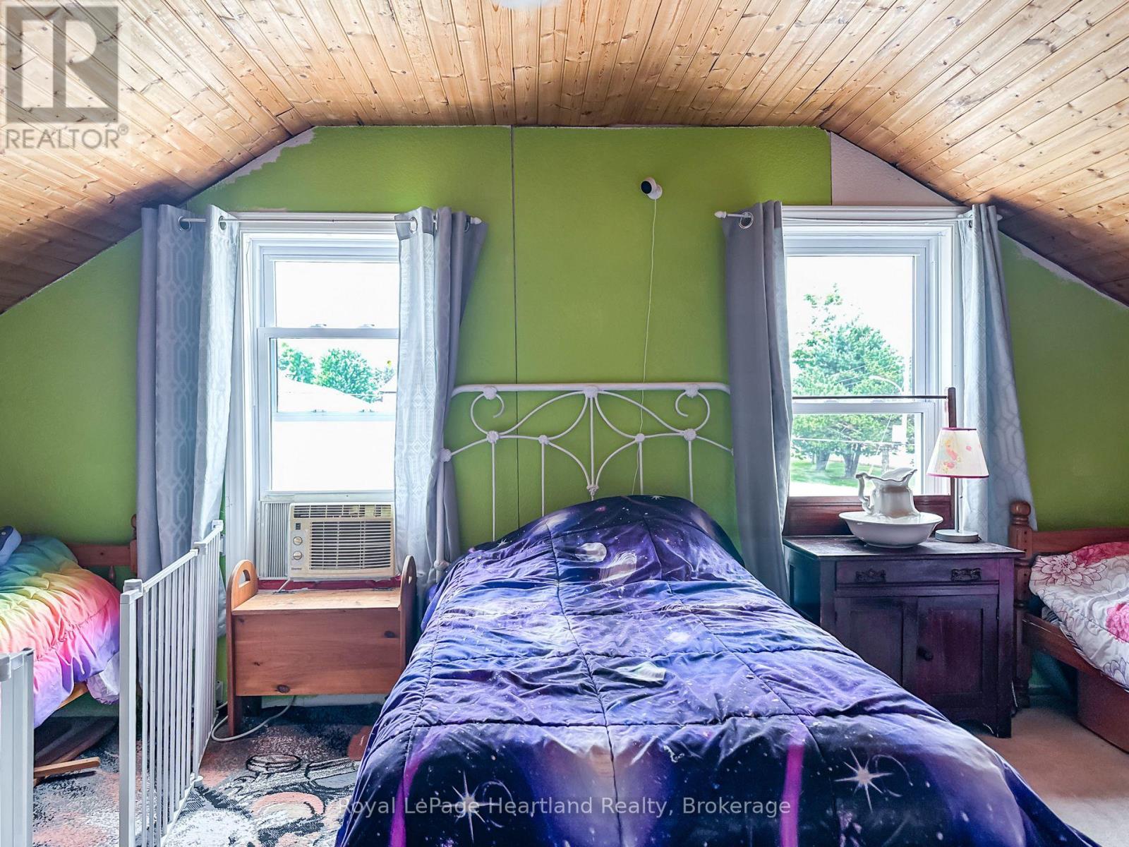51 Side Street Property Photo 24