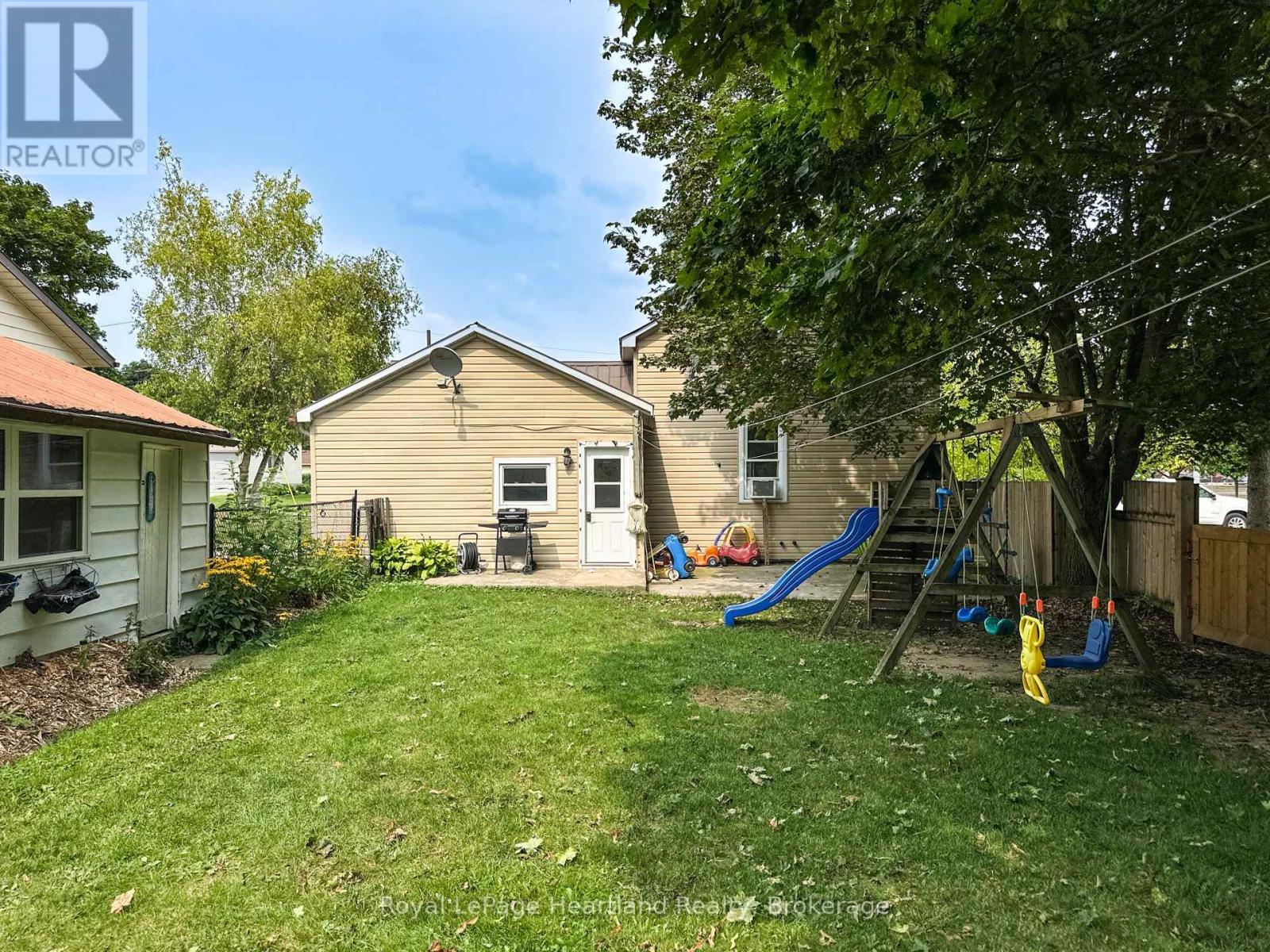 51 Side Street Property Photo 33