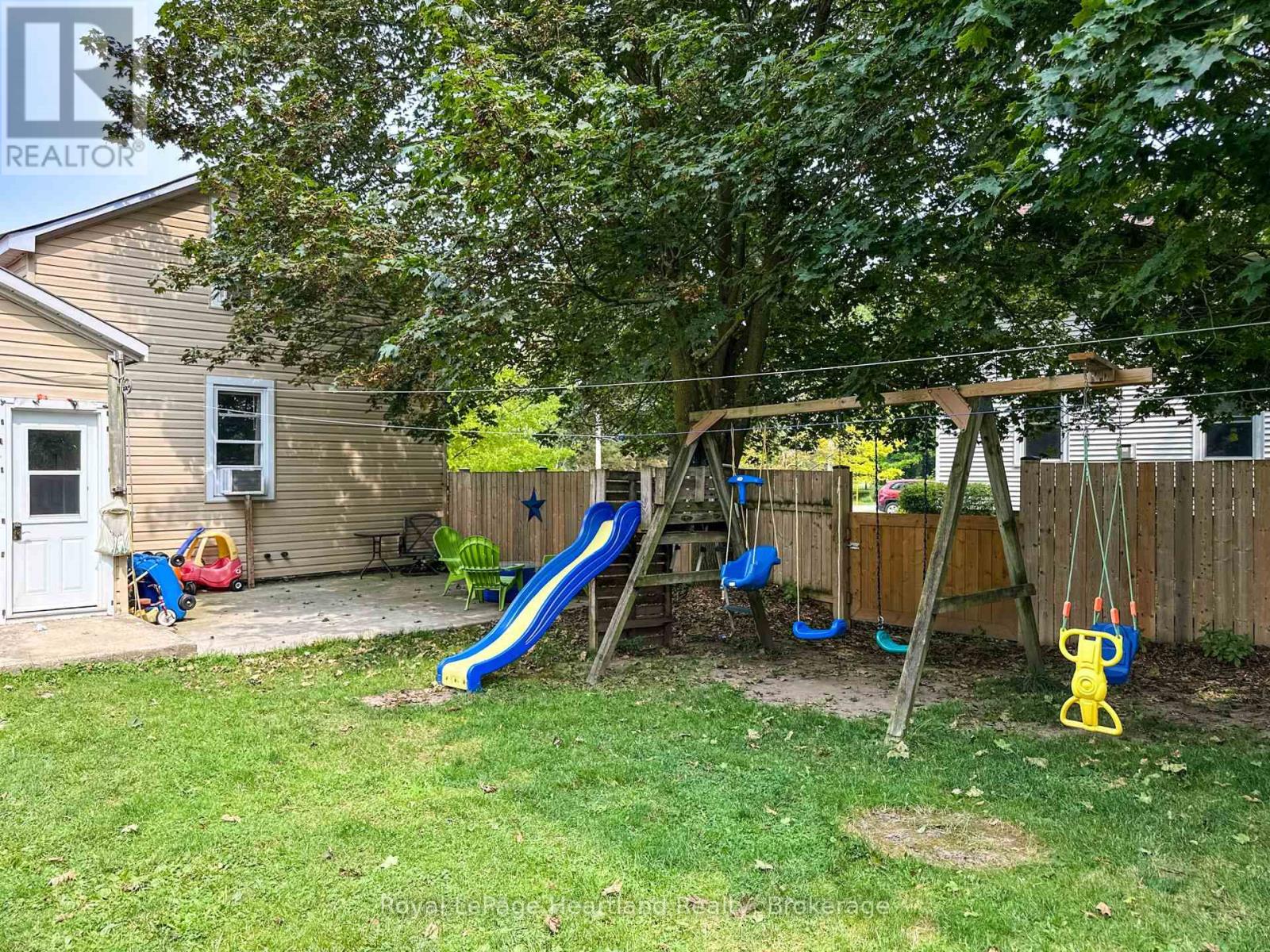 51 Side Street Property Photo 35