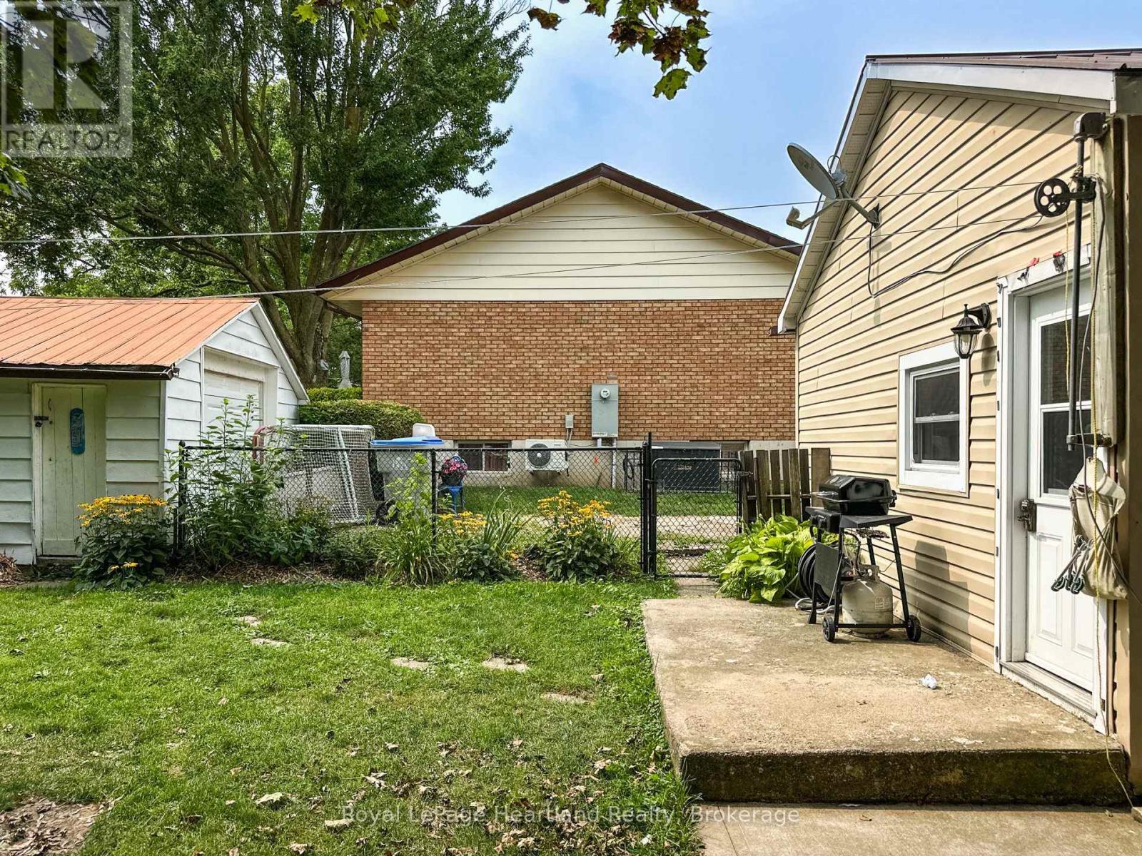51 Side Street Property Photo 37