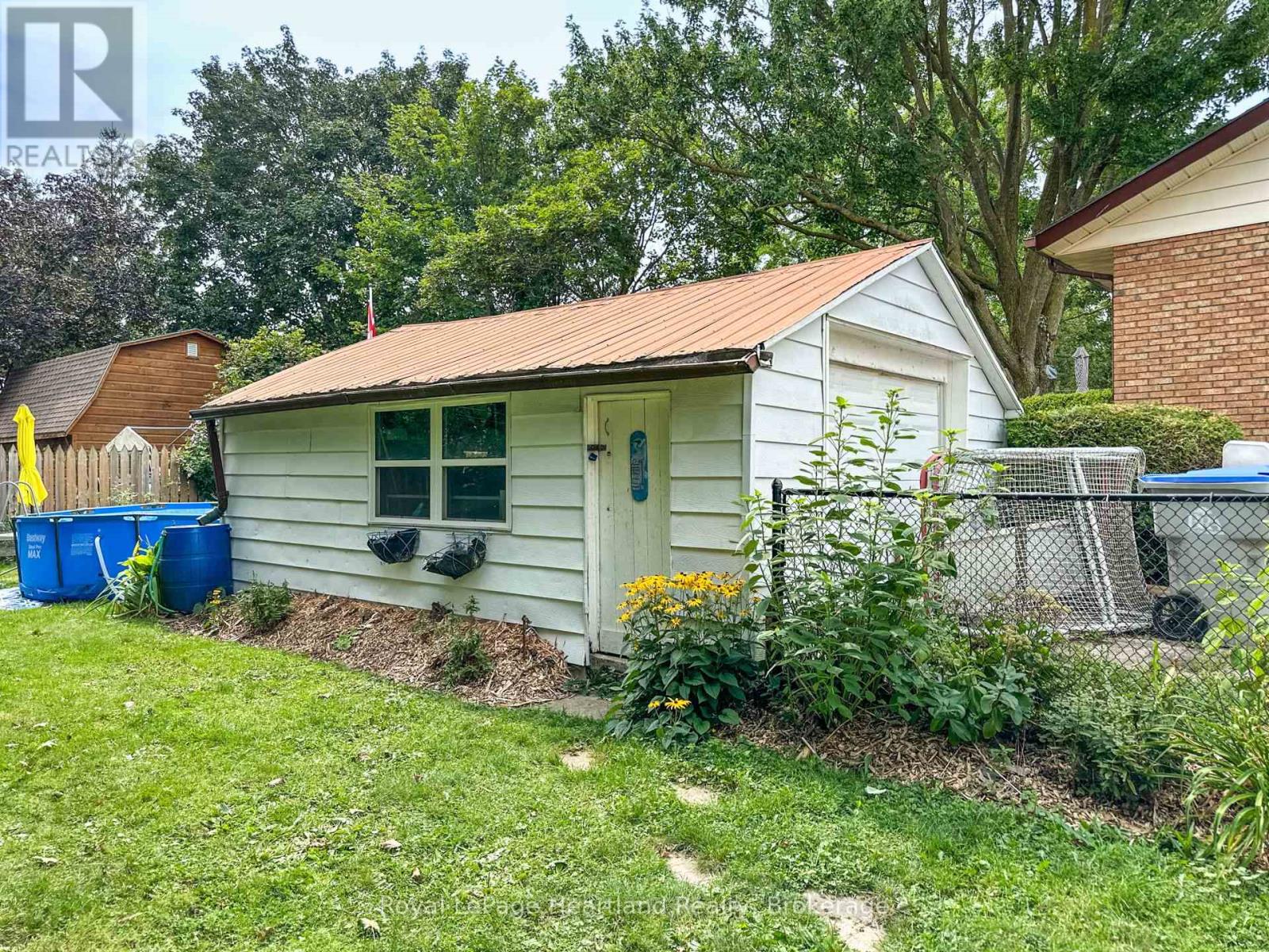 51 Side Street Property Photo 38