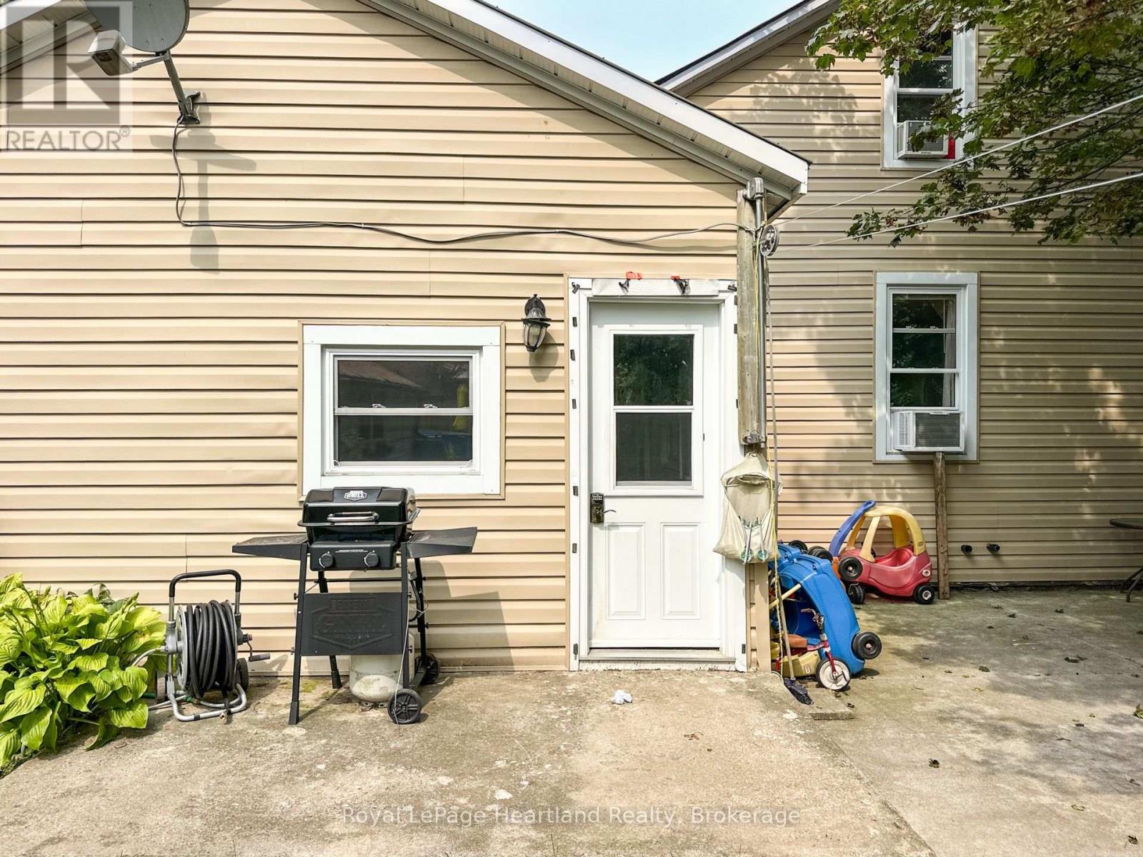 51 Side Street Property Photo 39