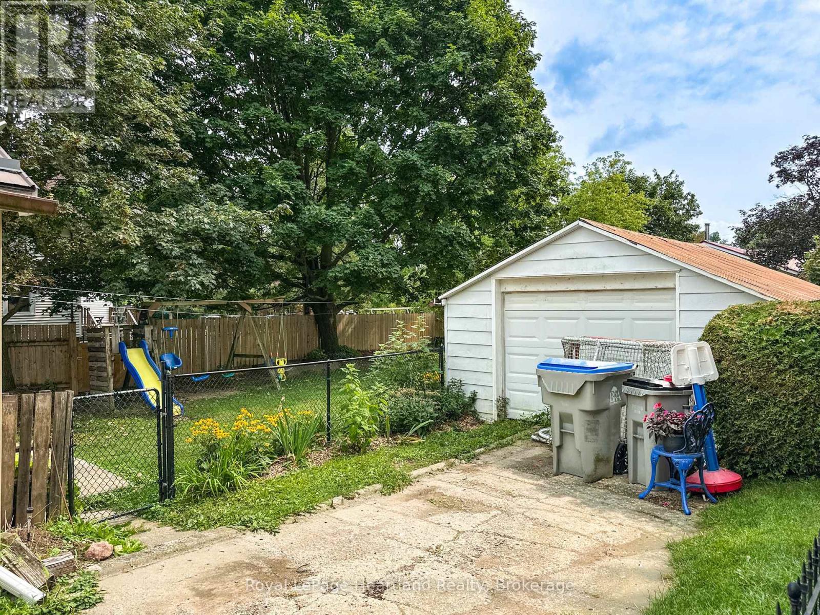 51 Side Street Property Photo 42