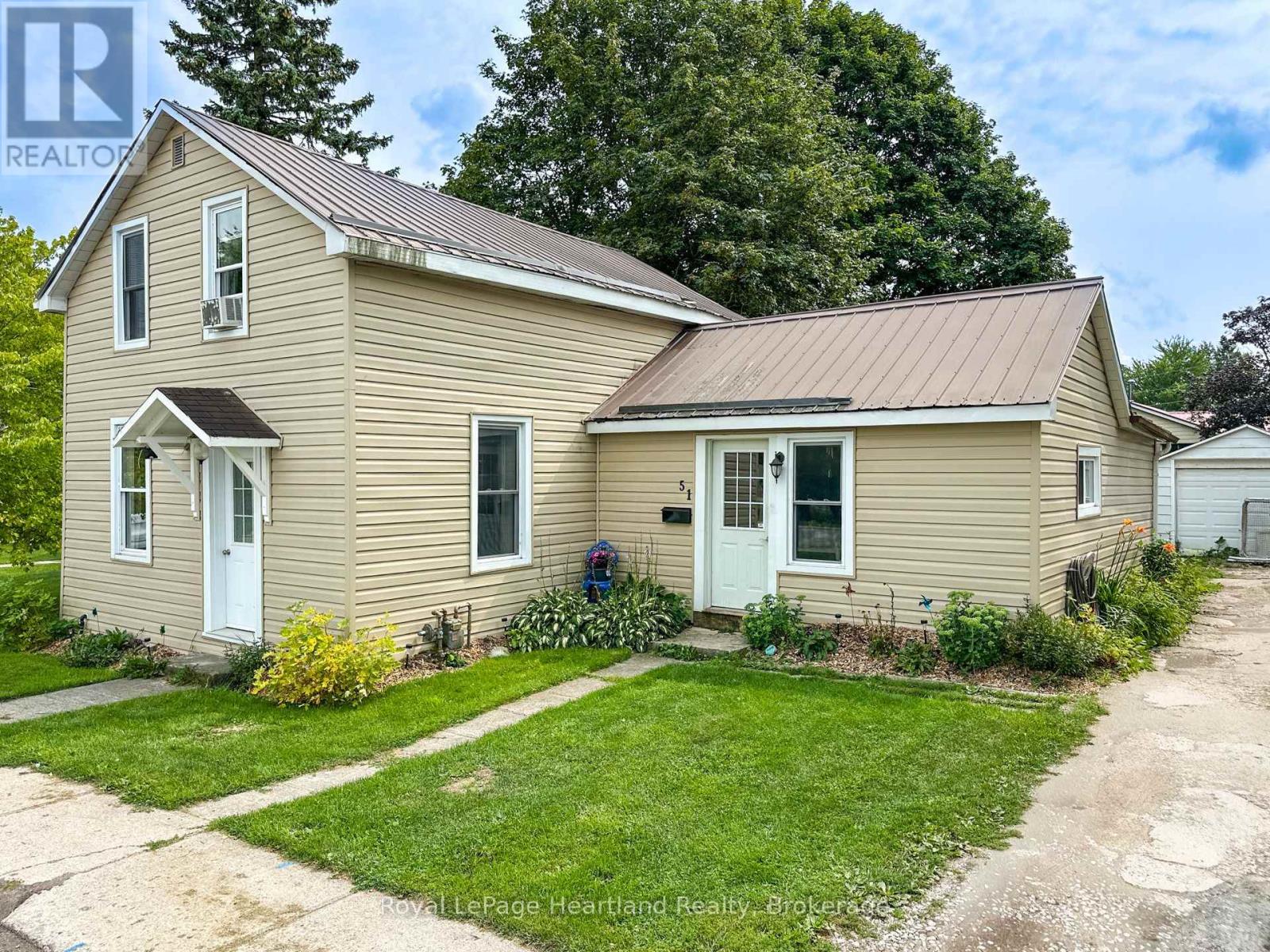 51 Side Street Property Photo 43