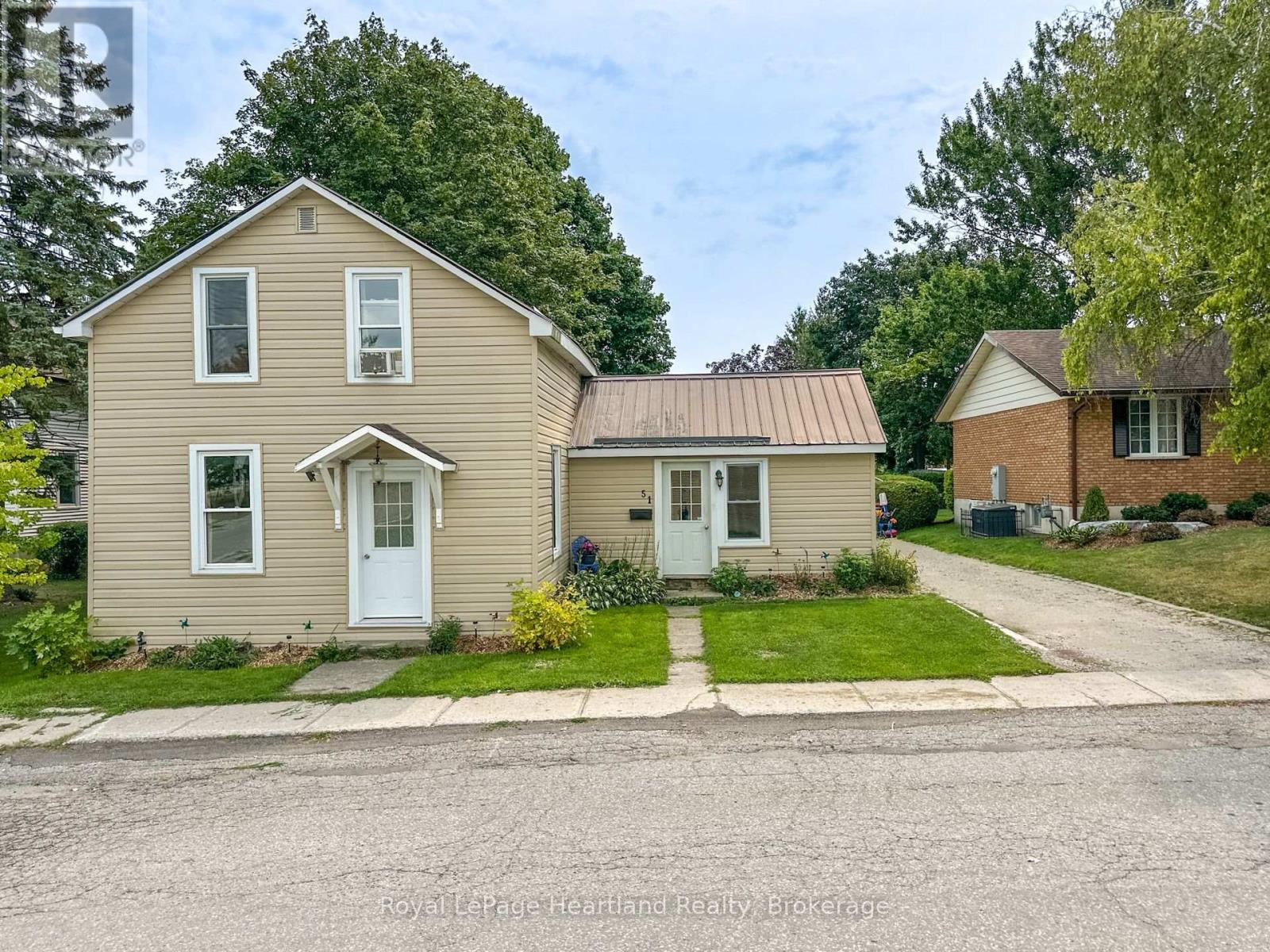 51 Side Street Property Photo 44