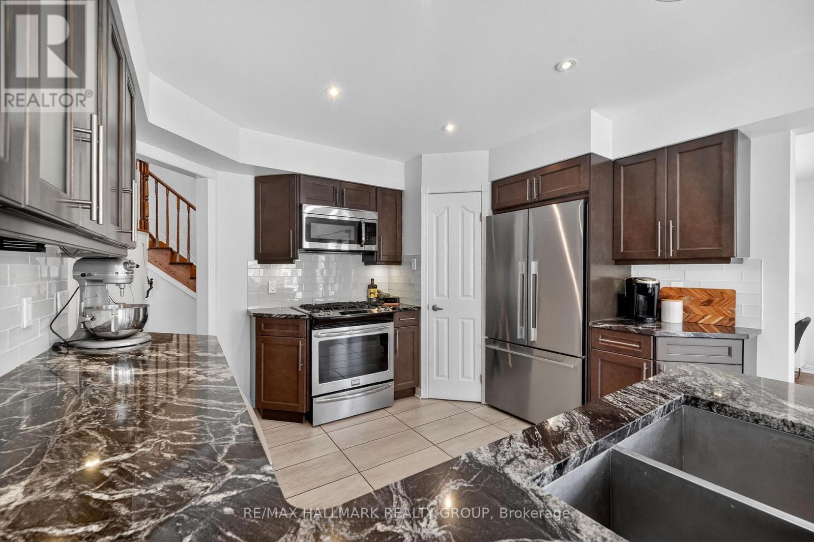 1091 Charest Way Property Photo 12
