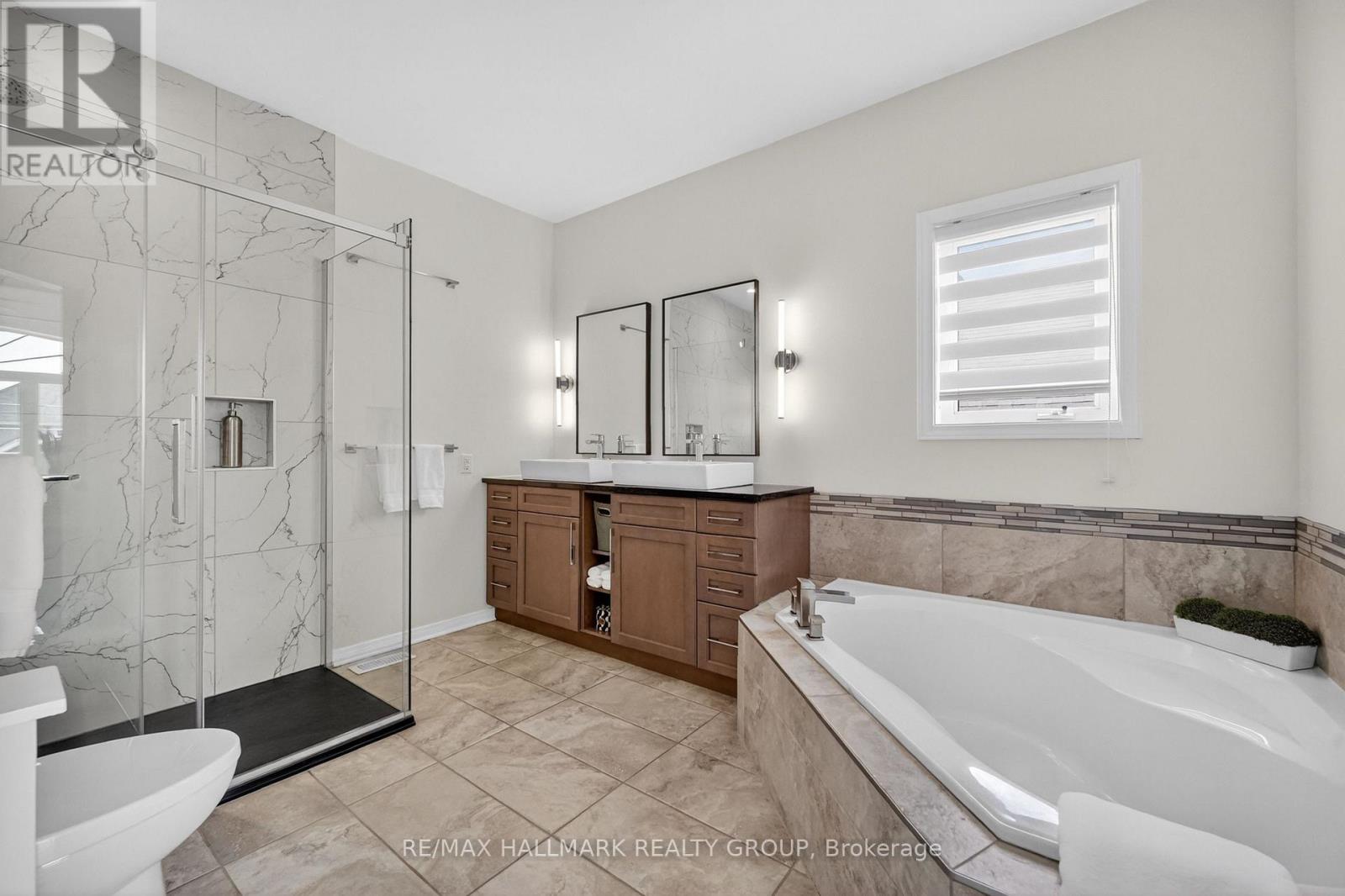 1091 Charest Way Property Photo 24