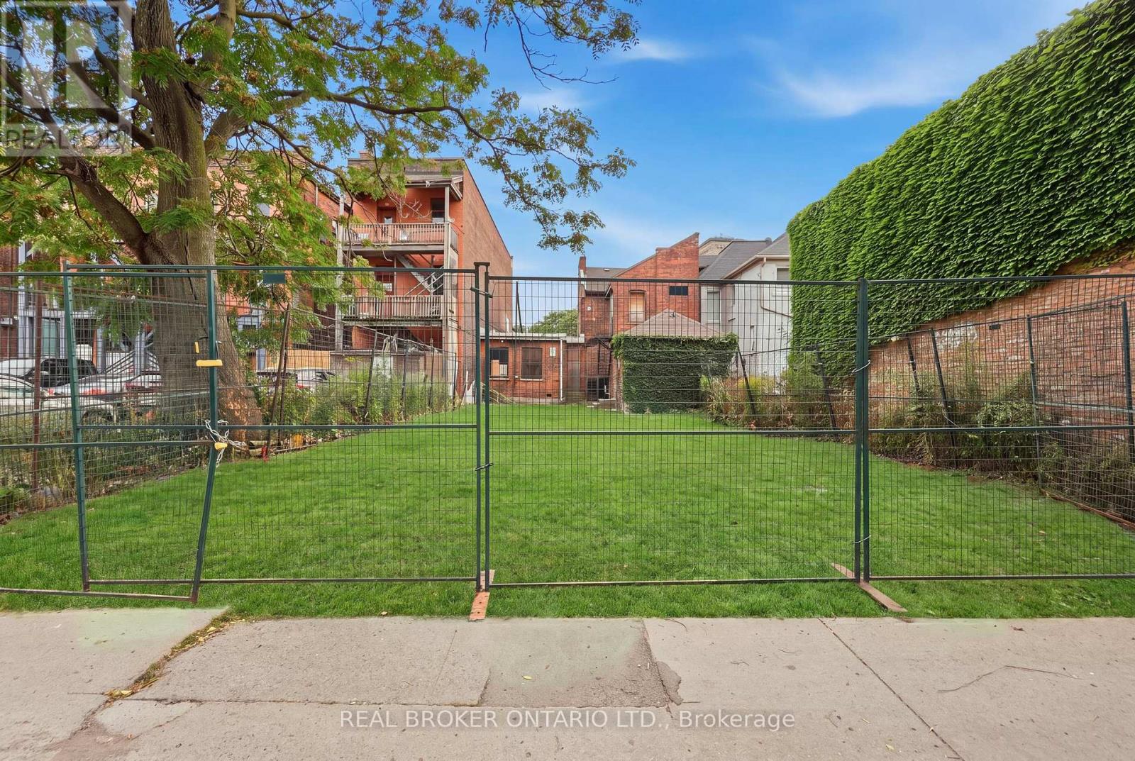 433 King Street Property Photo 2