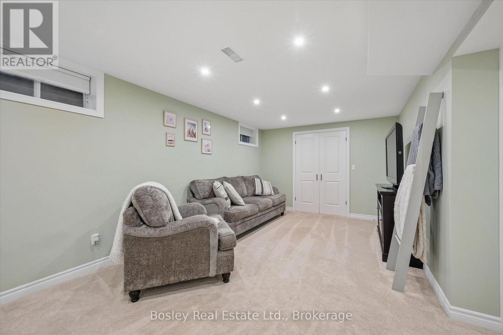 687 Champlain Boulevard Property Photo 29