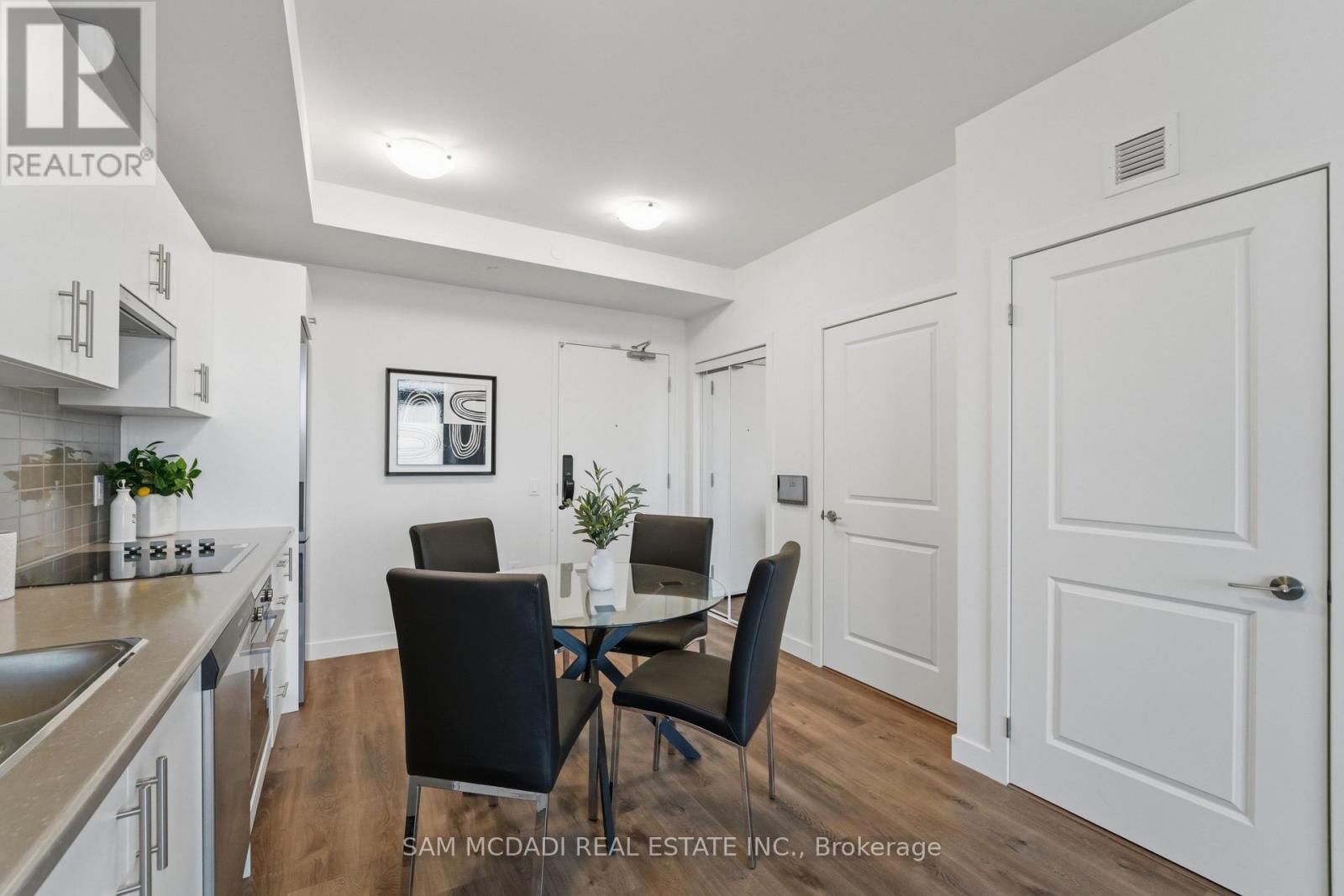 1012 - 461 Green Road Property Photo 4