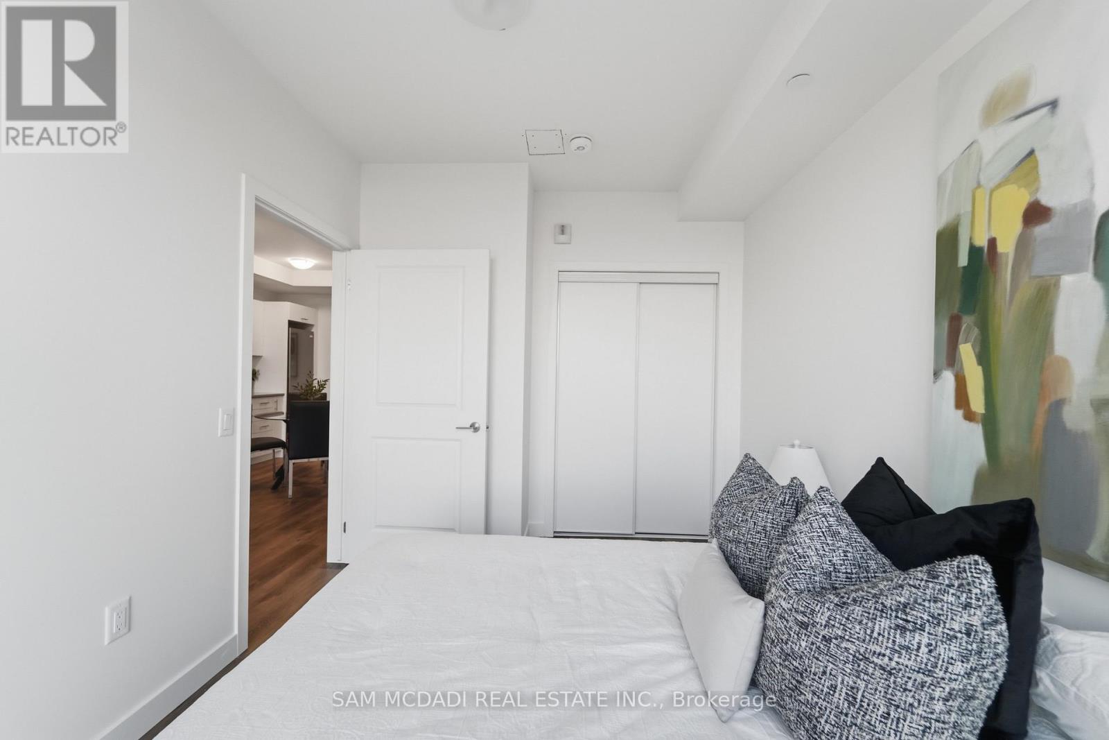 1012 - 461 Green Road Property Photo 14