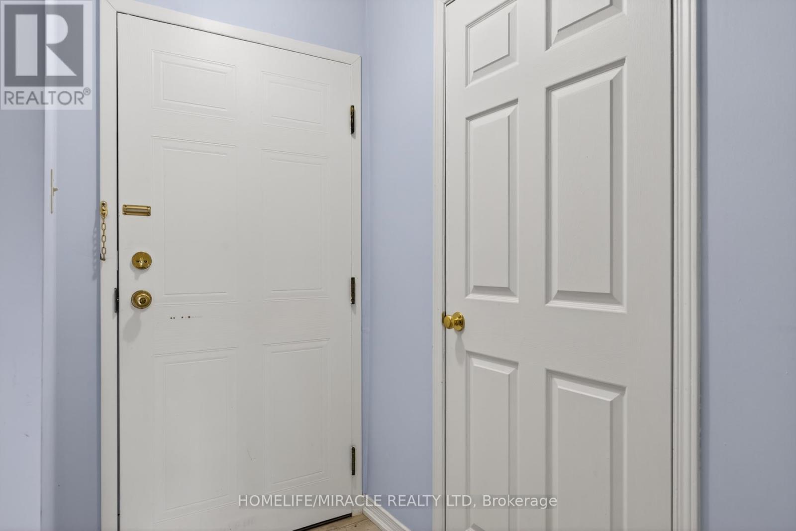 32 - 36 Champlain Crescent Property Photo 5