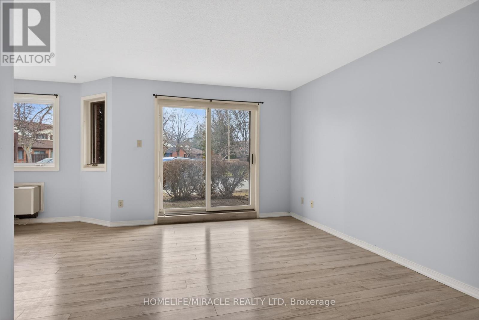 32 - 36 Champlain Crescent Property Photo 10
