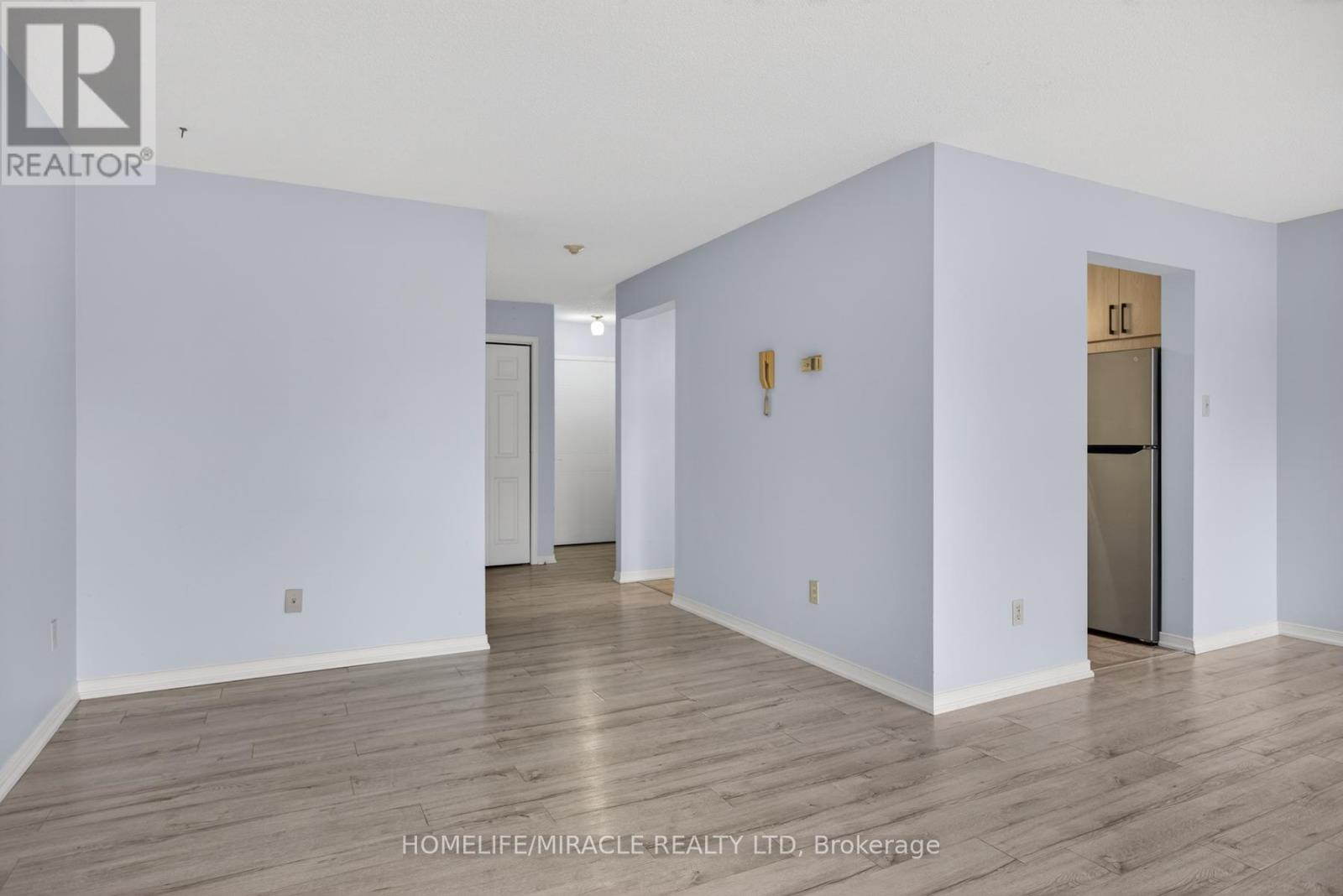 32 - 36 Champlain Crescent Property Photo 11