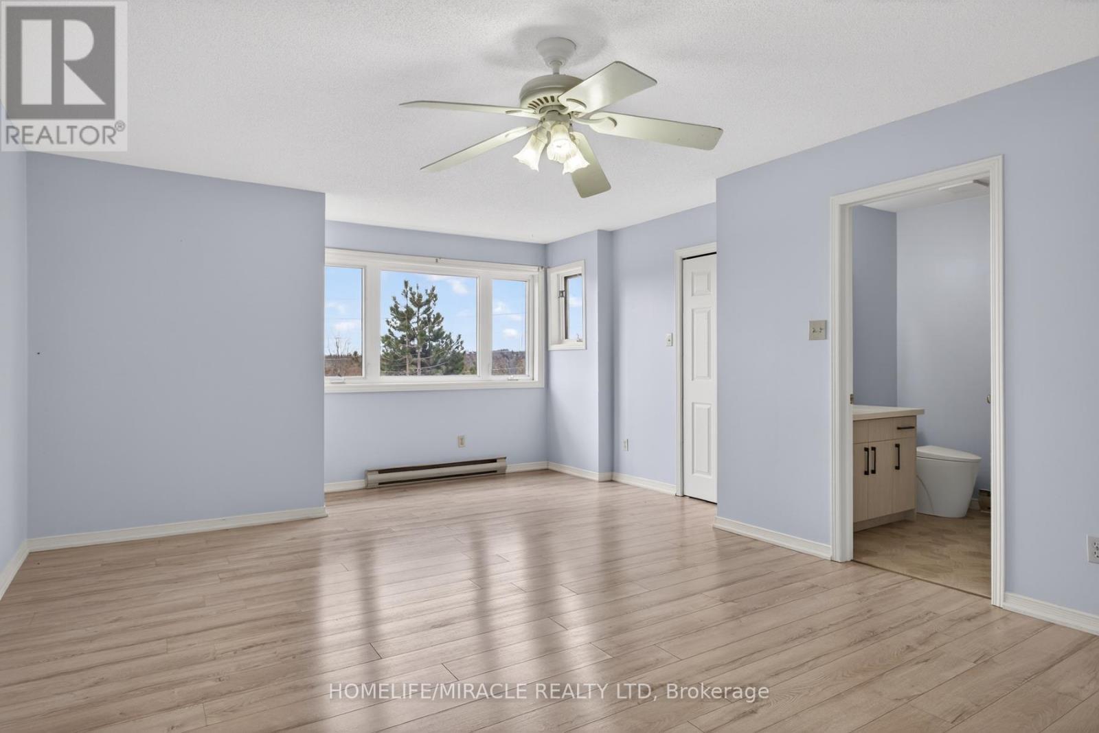 32 - 36 Champlain Crescent Property Photo 19