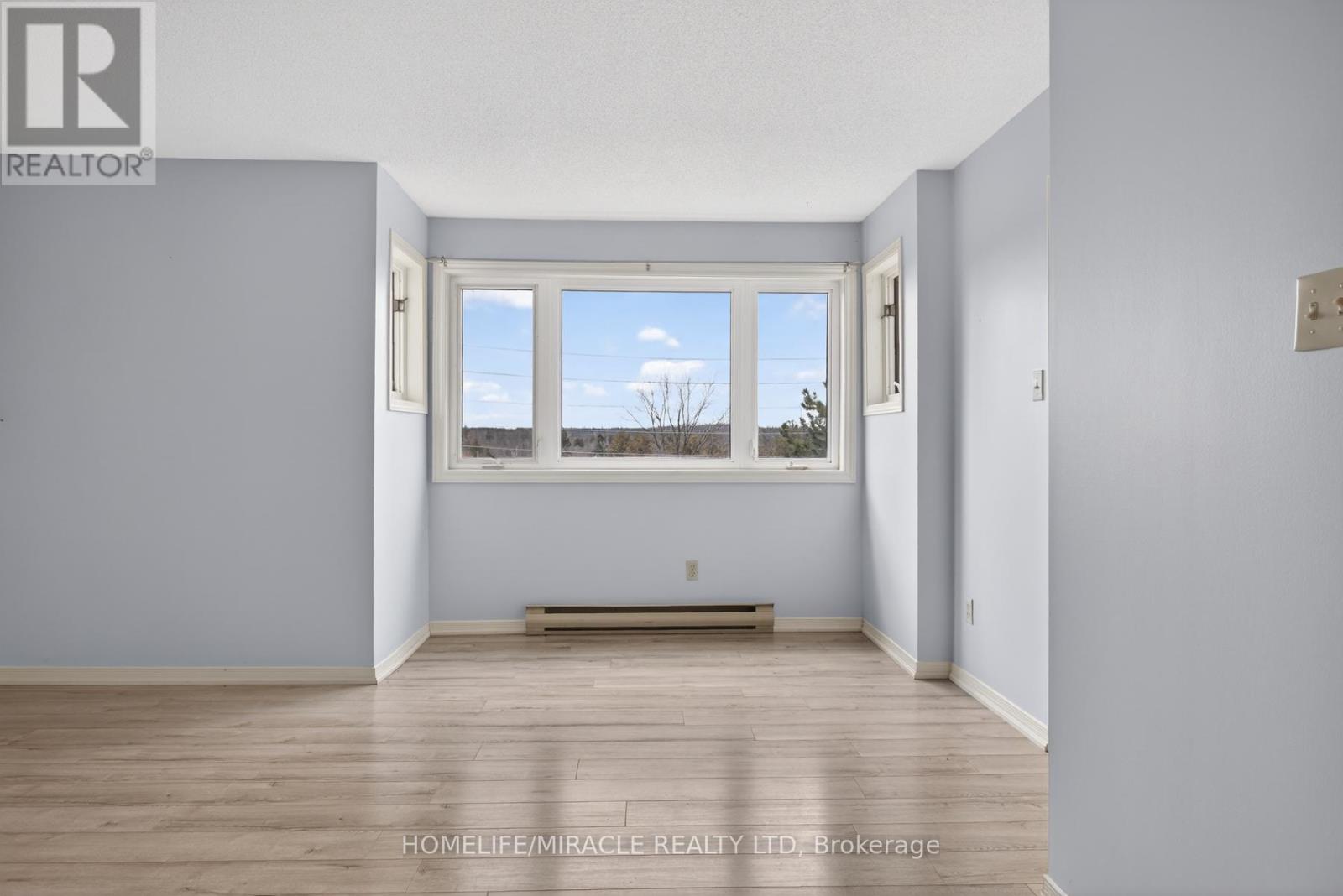 32 - 36 Champlain Crescent Property Photo 20
