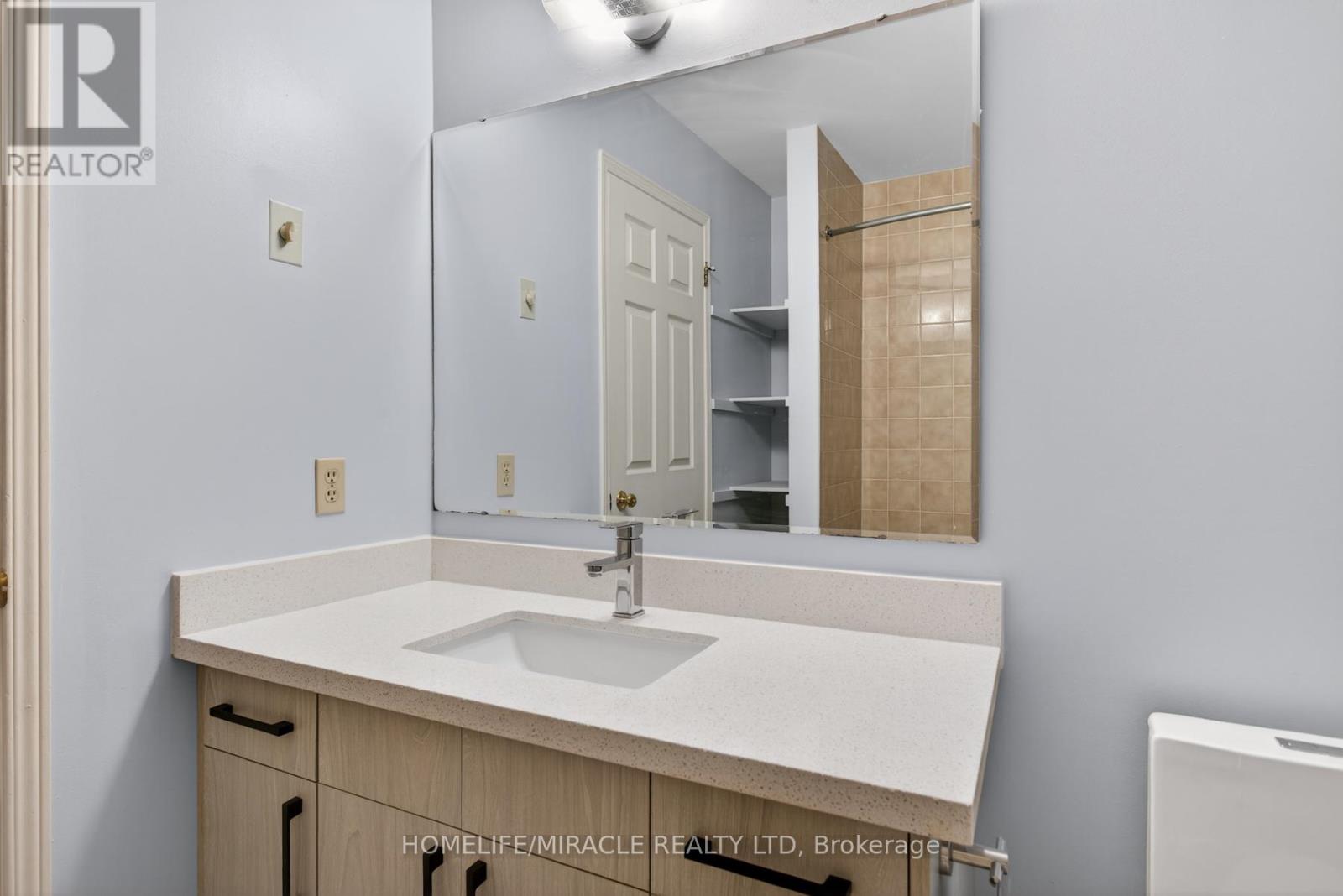 32 - 36 Champlain Crescent Property Photo 22