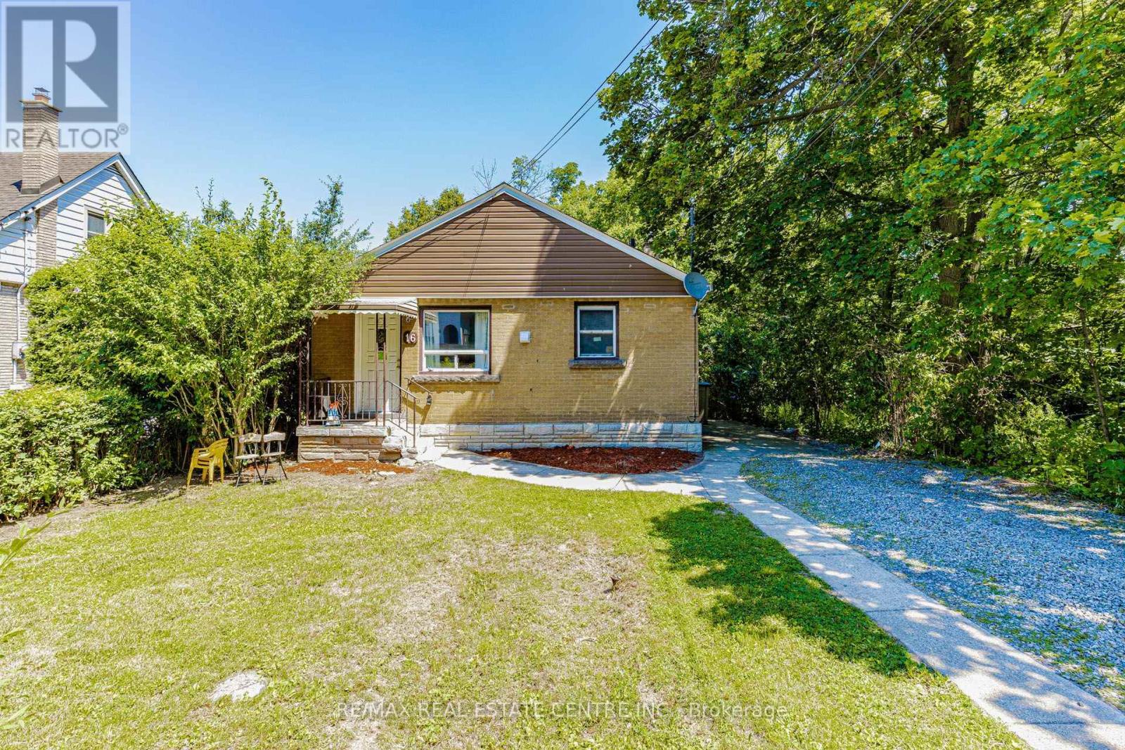 16 AINSLIE AVENUE