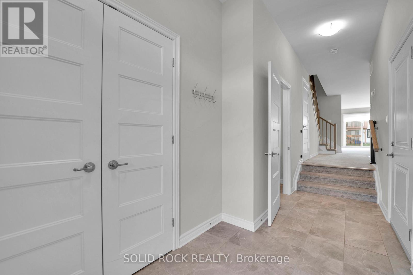54 Griffith Way Property Photo 3