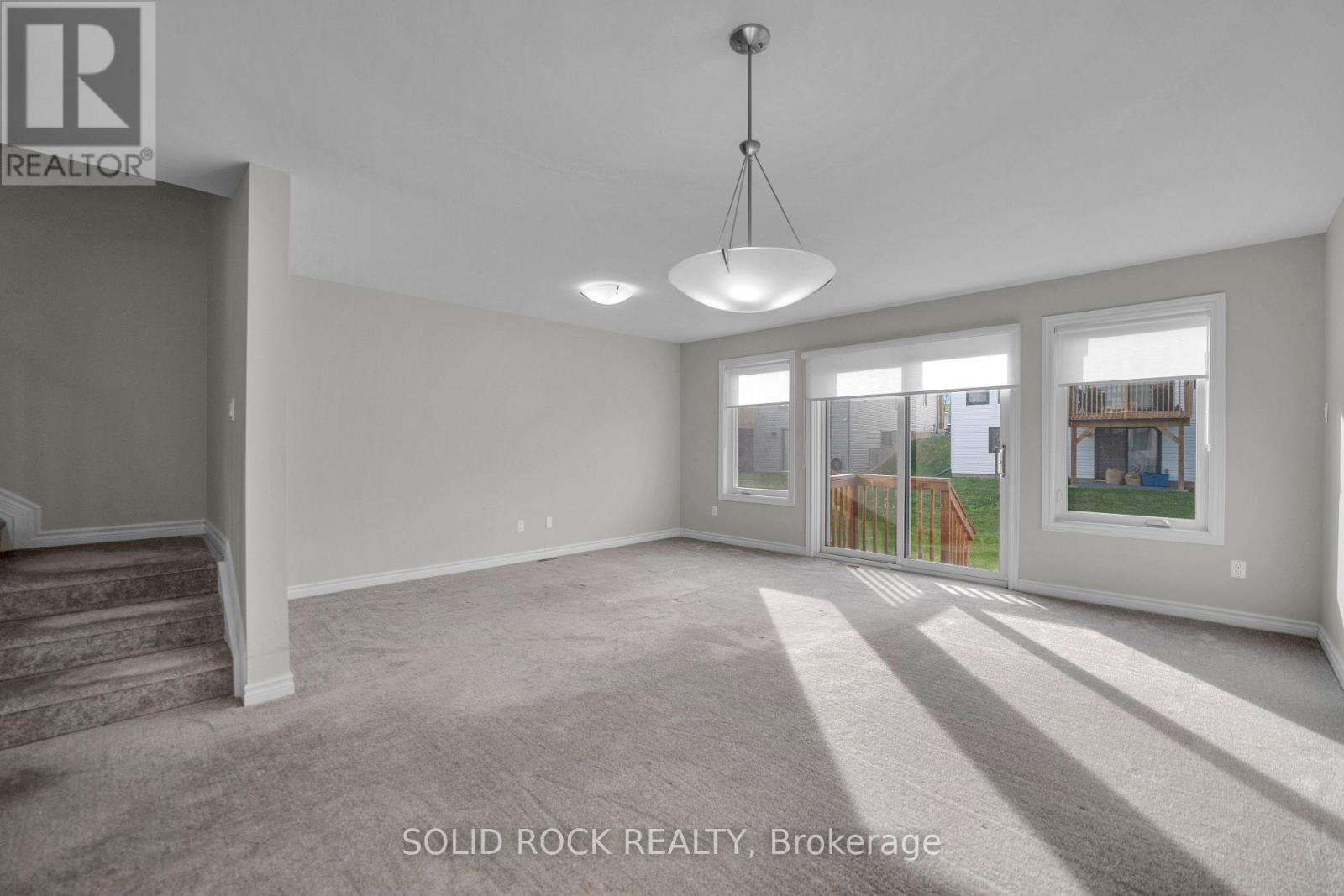54 Griffith Way Property Photo 7