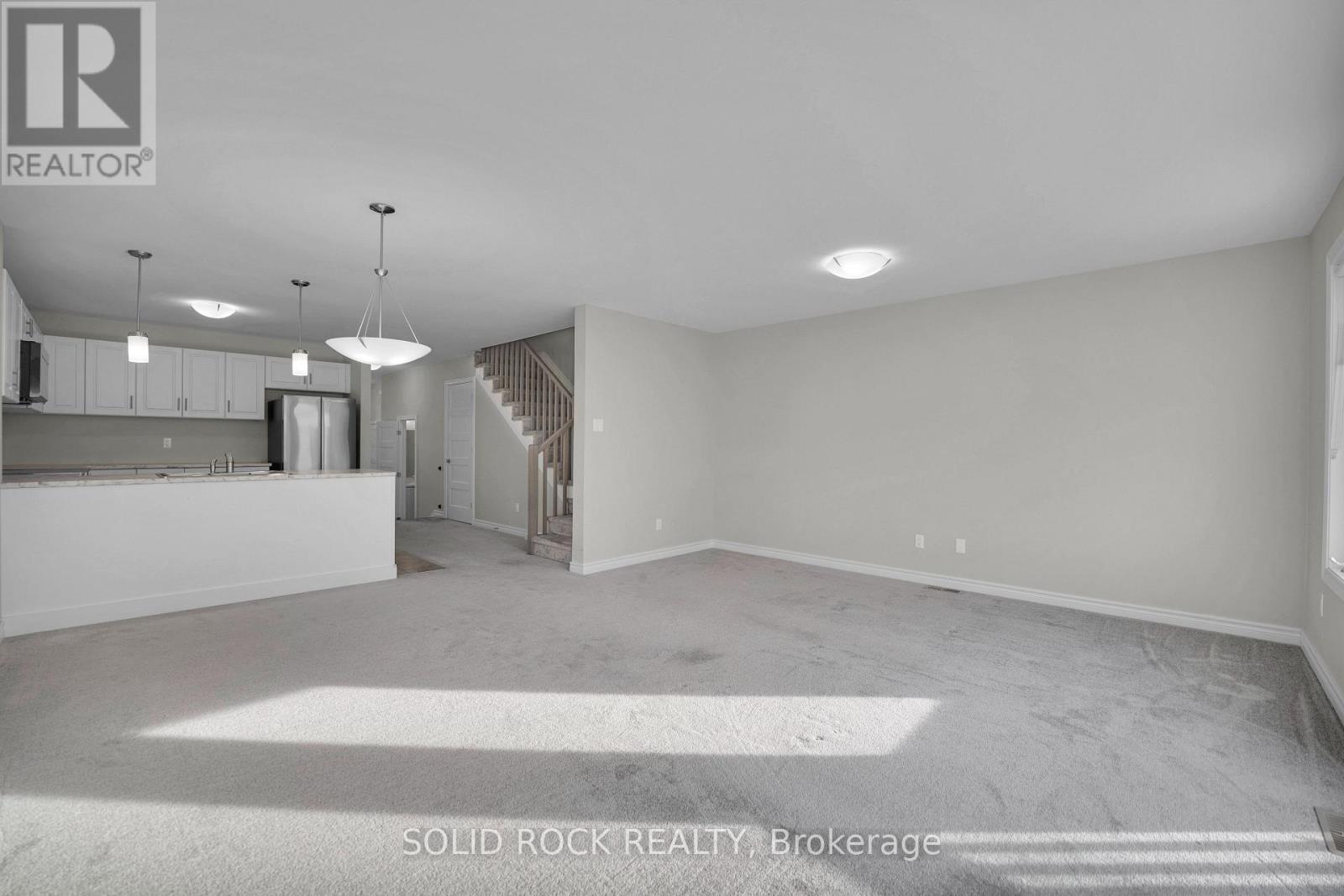 54 Griffith Way Property Photo 8