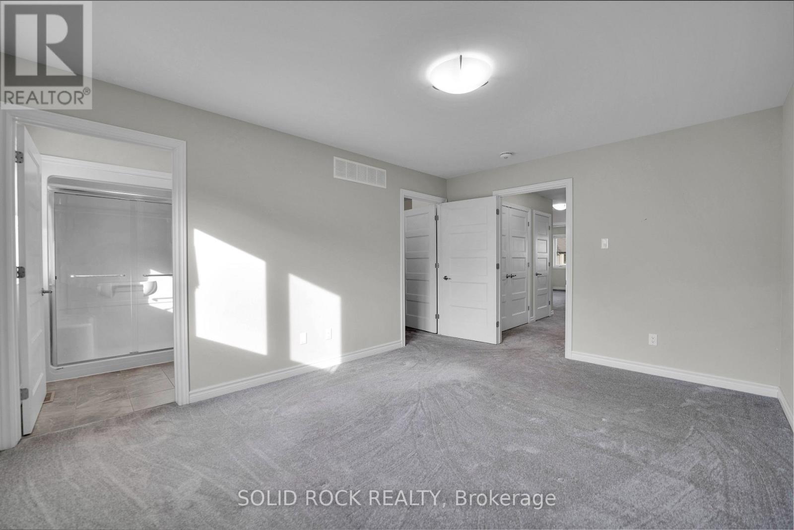 54 Griffith Way Property Photo 10