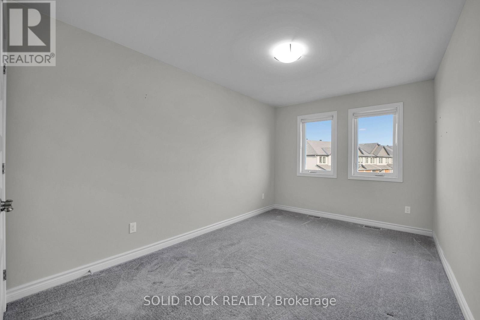 54 Griffith Way Property Photo 14