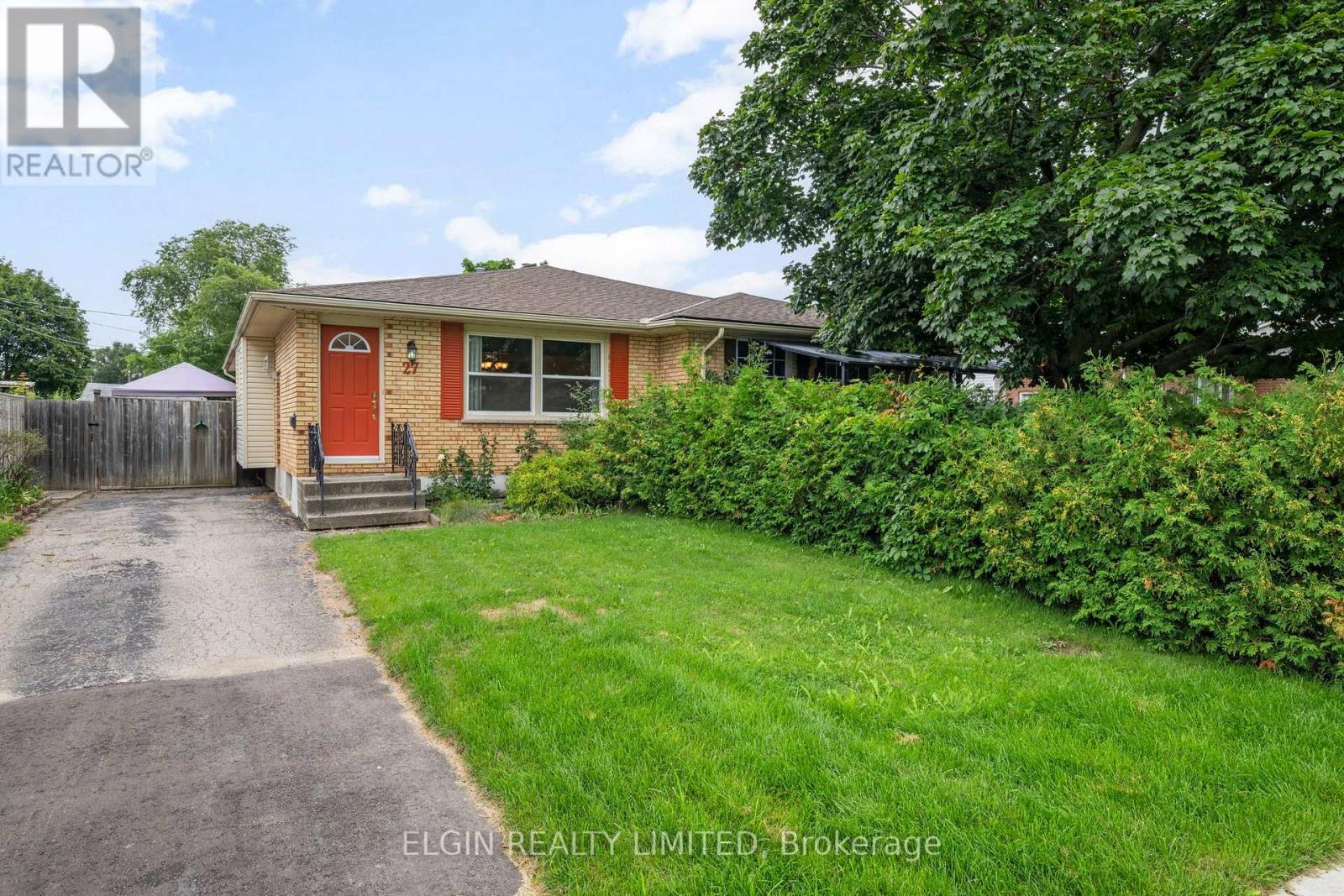 27 Vanier Place Property Photo 1