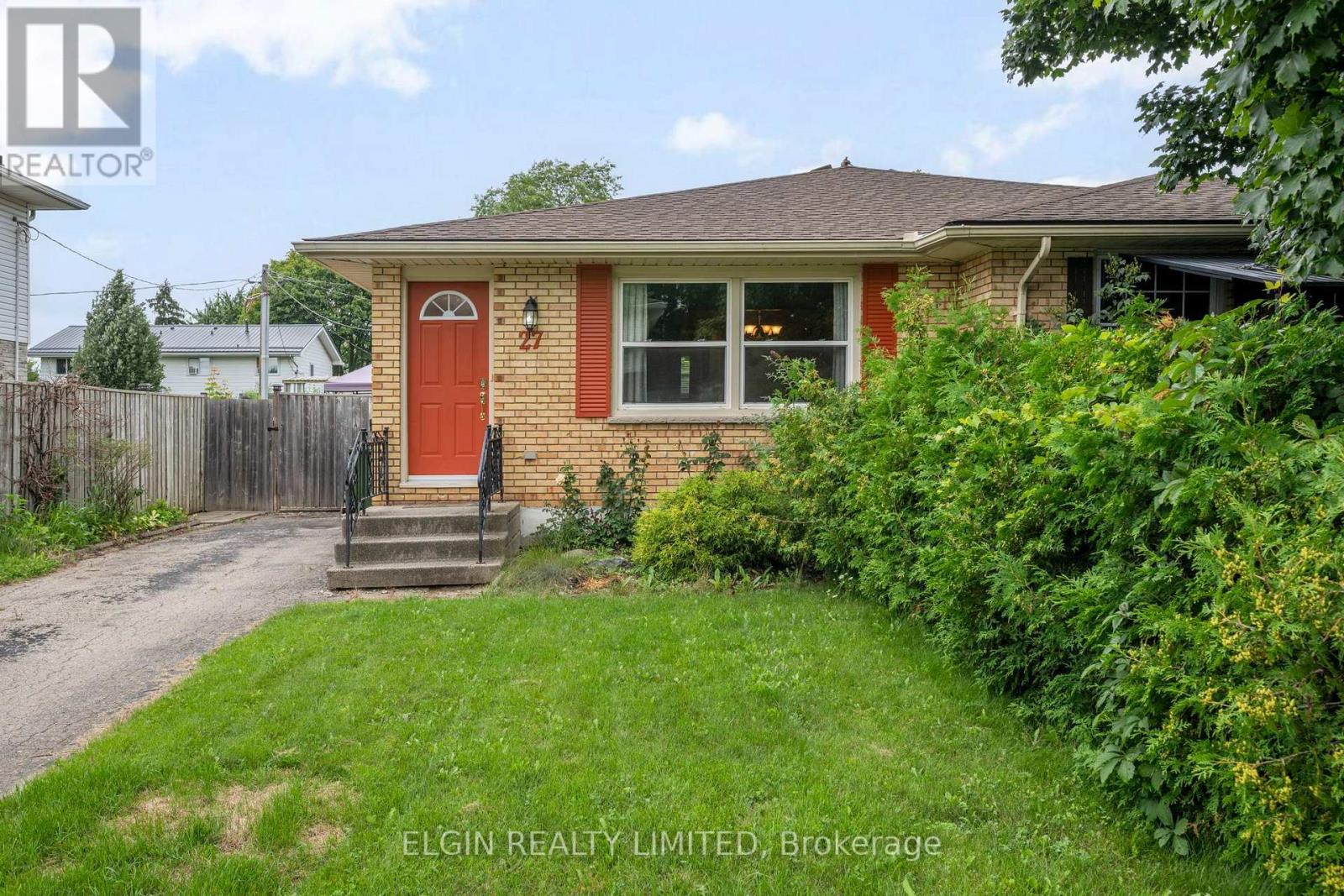 27 Vanier Place Property Photo 2