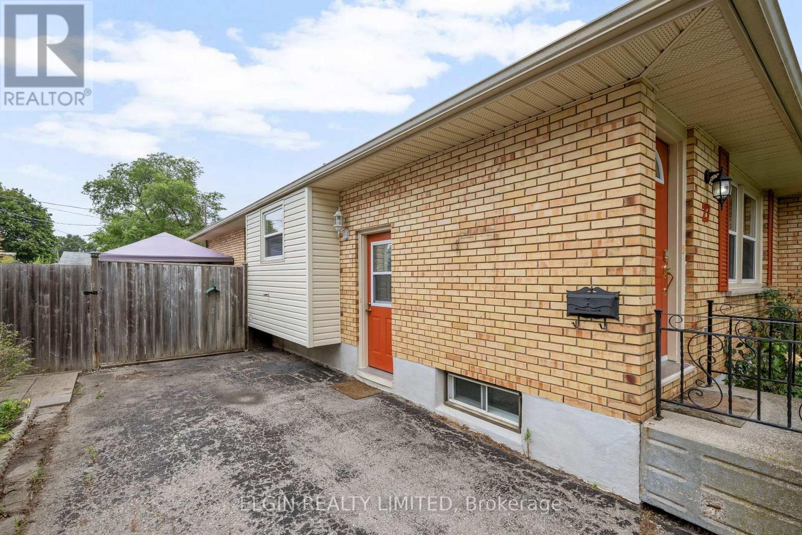 27 Vanier Place Property Photo 3