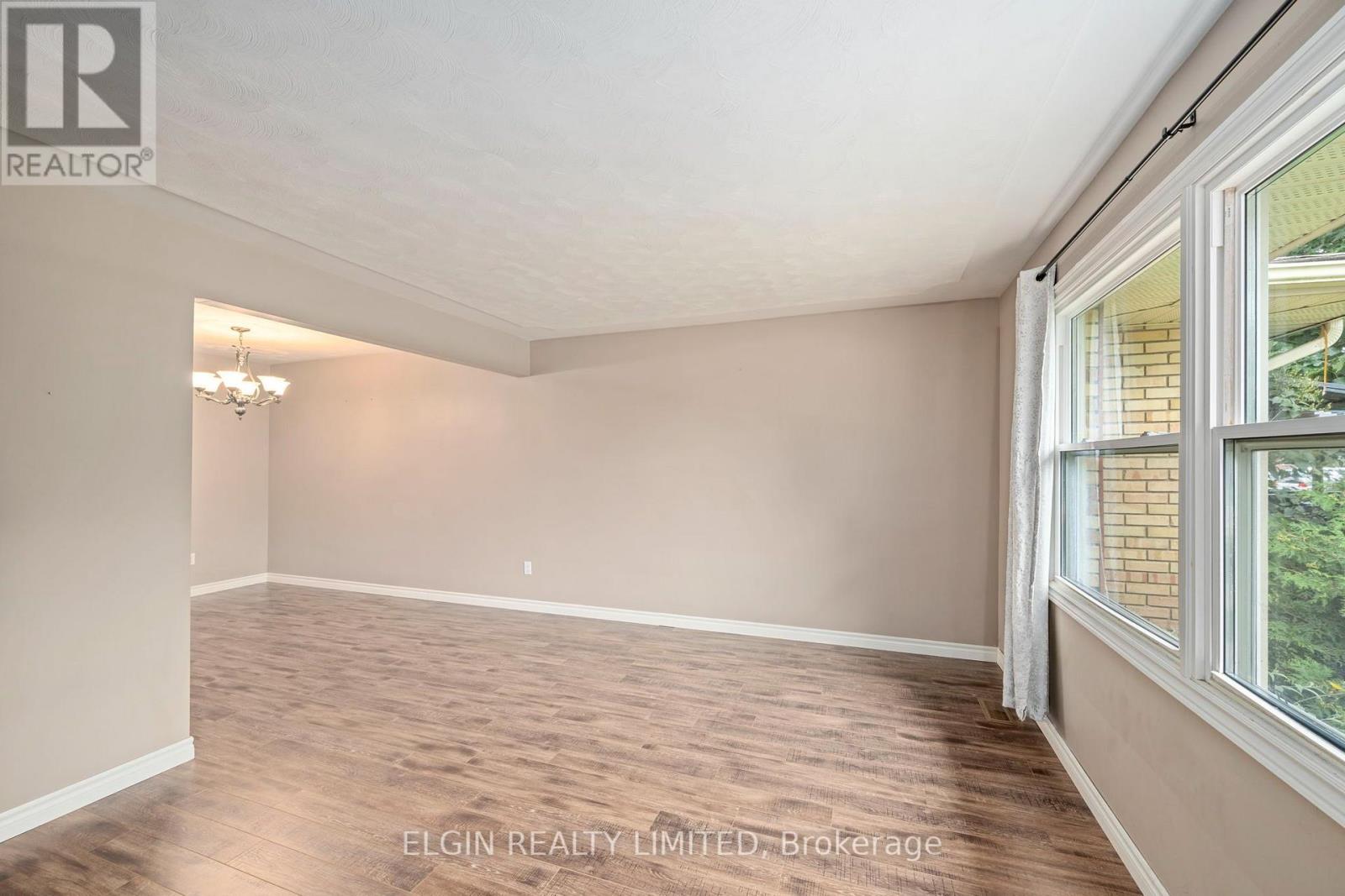27 Vanier Place Property Photo 6