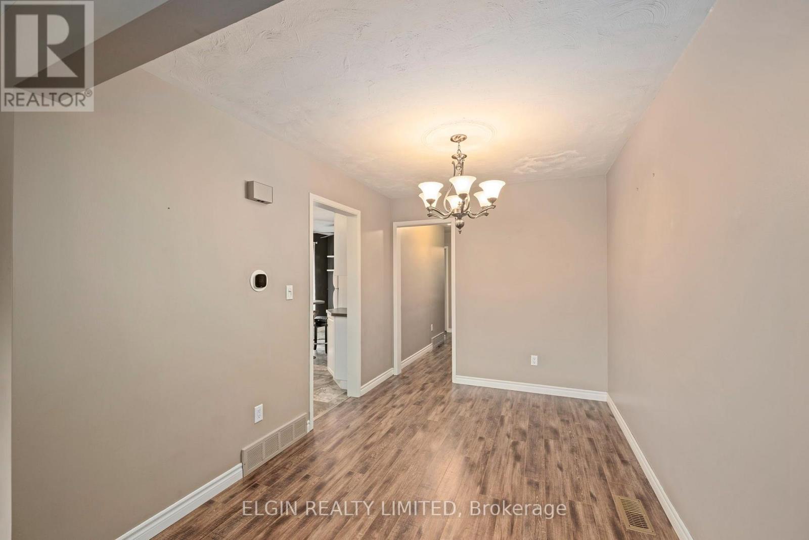 27 Vanier Place Property Photo 7