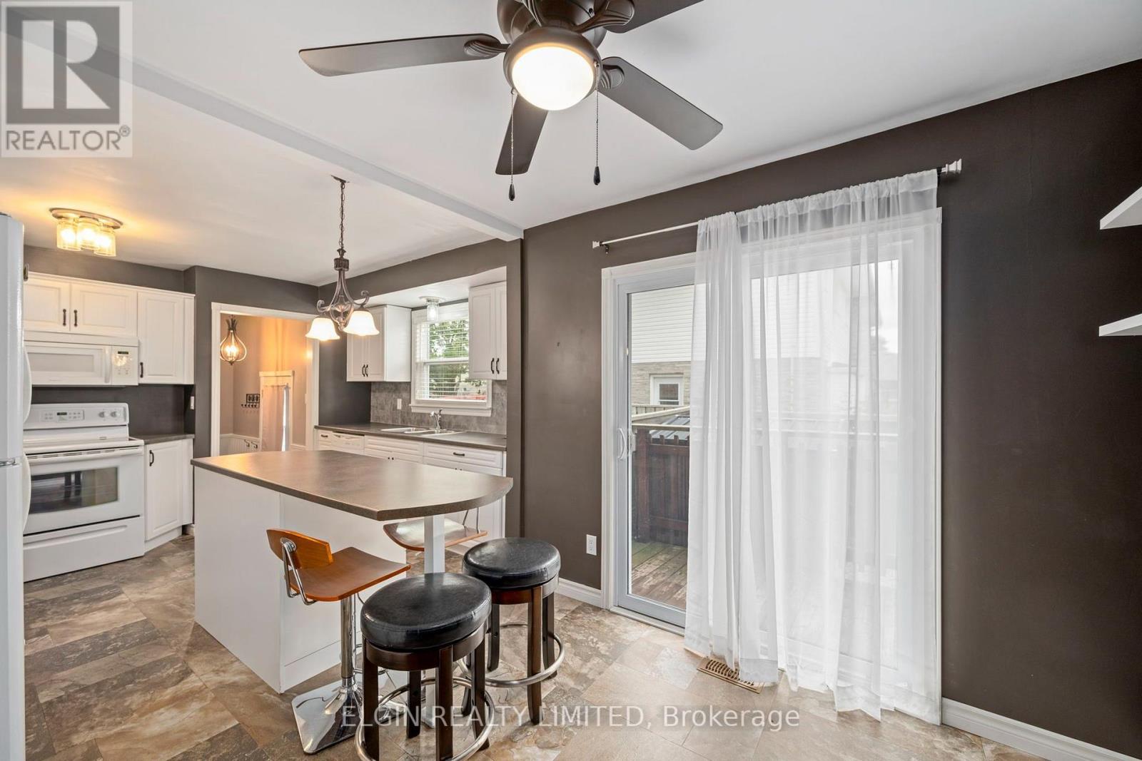 27 Vanier Place Property Photo 13
