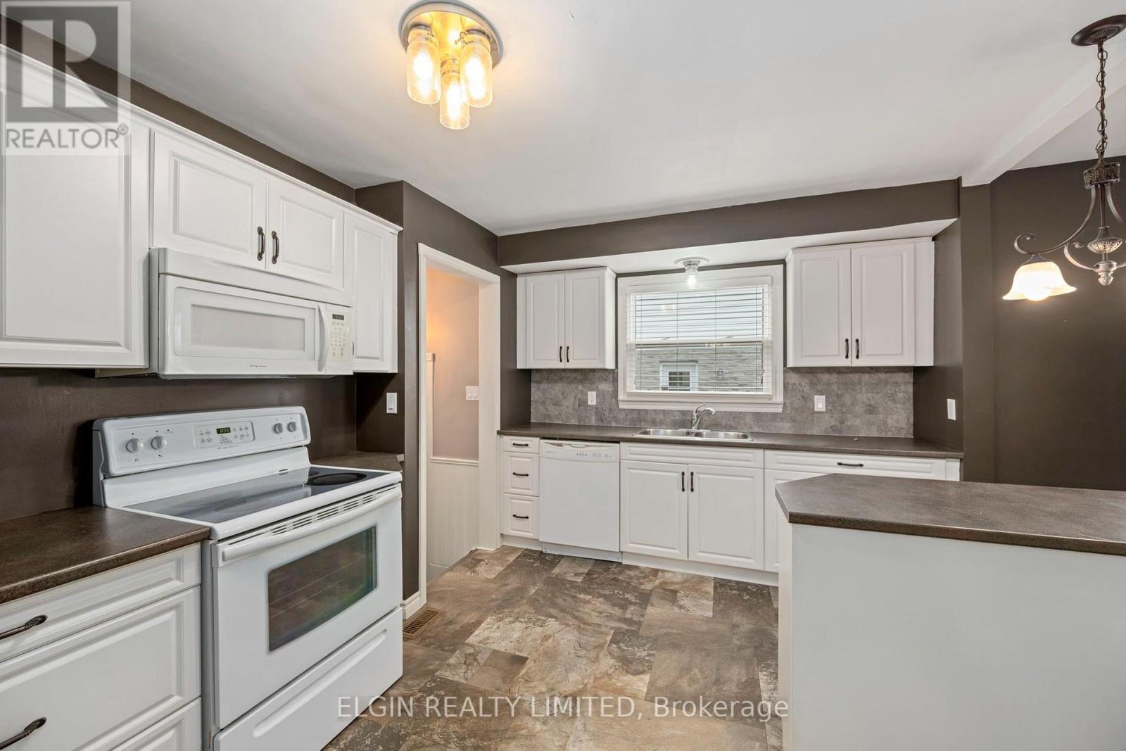 27 Vanier Place Property Photo 14