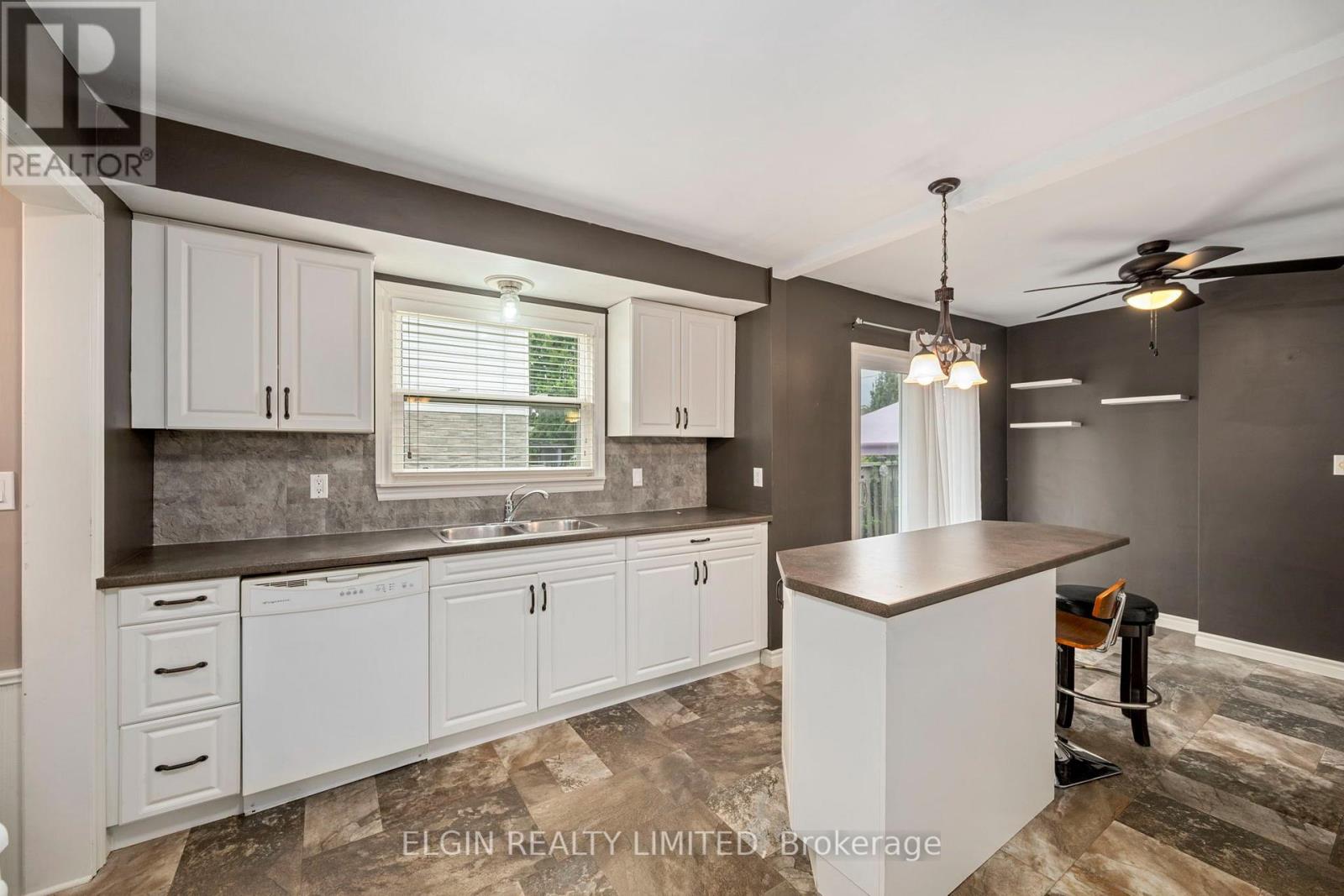 27 Vanier Place Property Photo 15