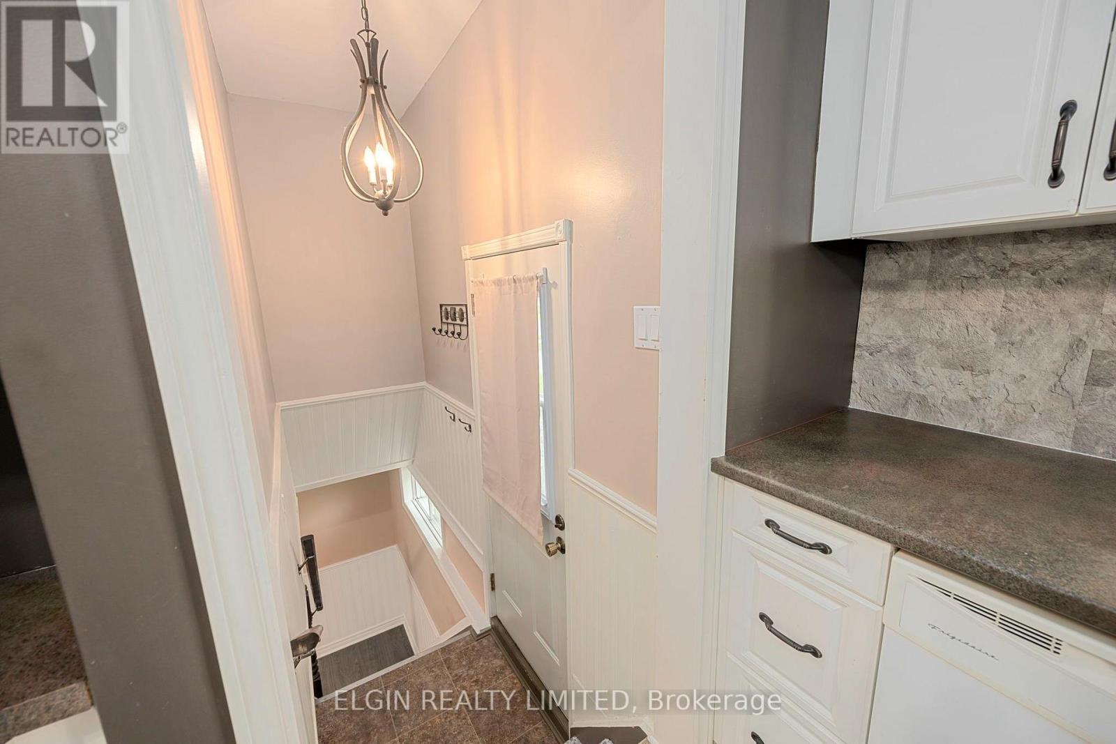 27 Vanier Place Property Photo 26