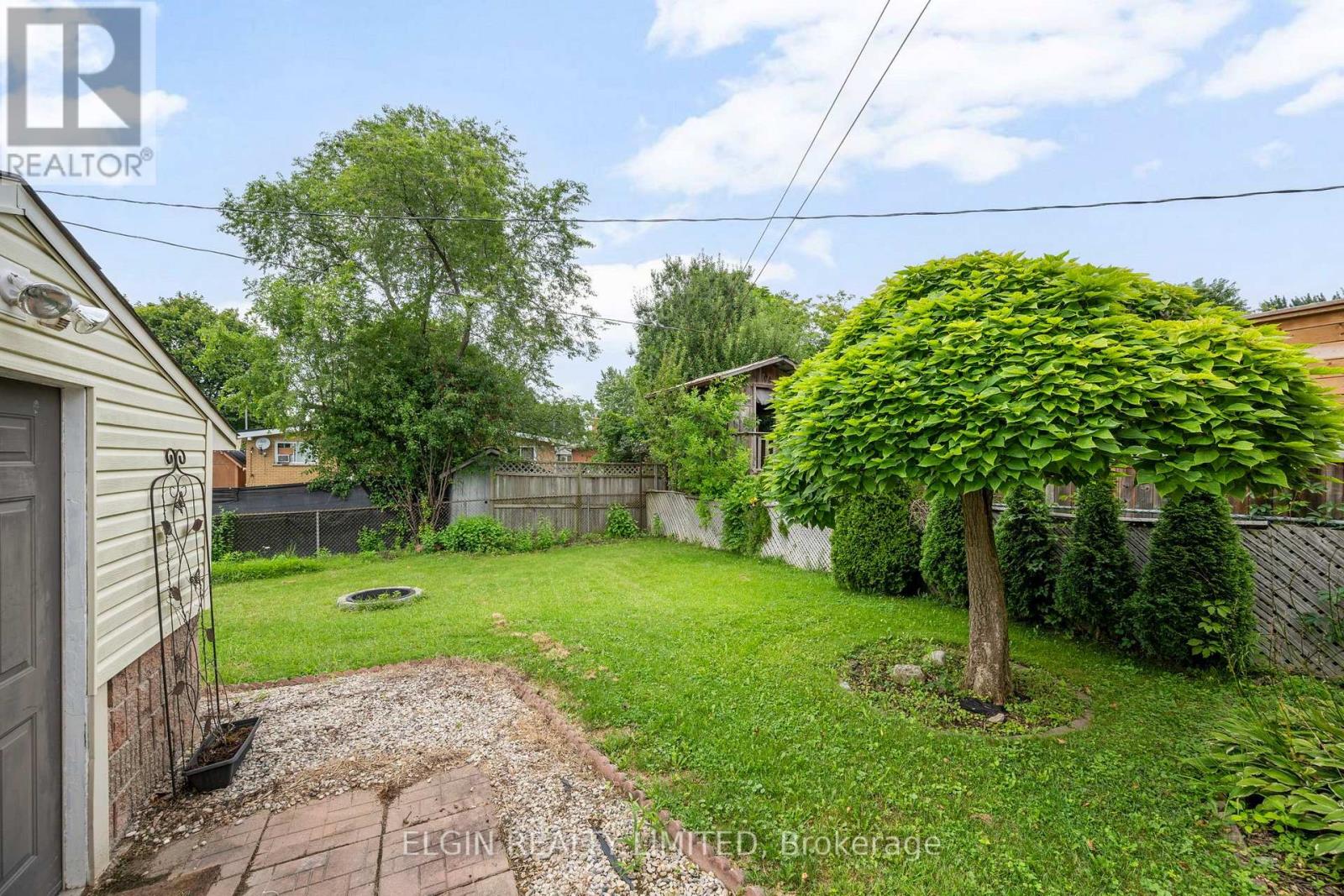 27 Vanier Place Property Photo 28
