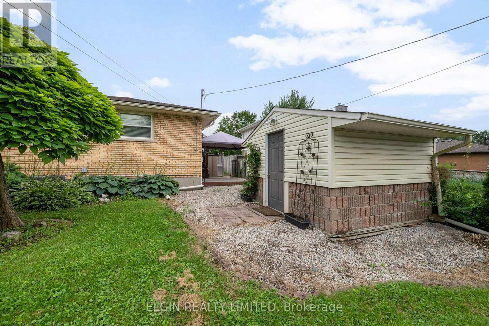 27 Vanier Place Property Photo 32