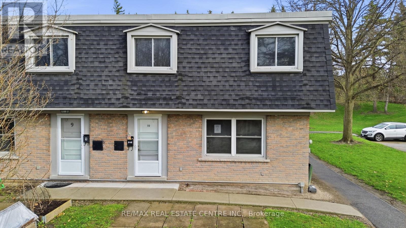 10 - 76 Borden Parkway Property Photo 3