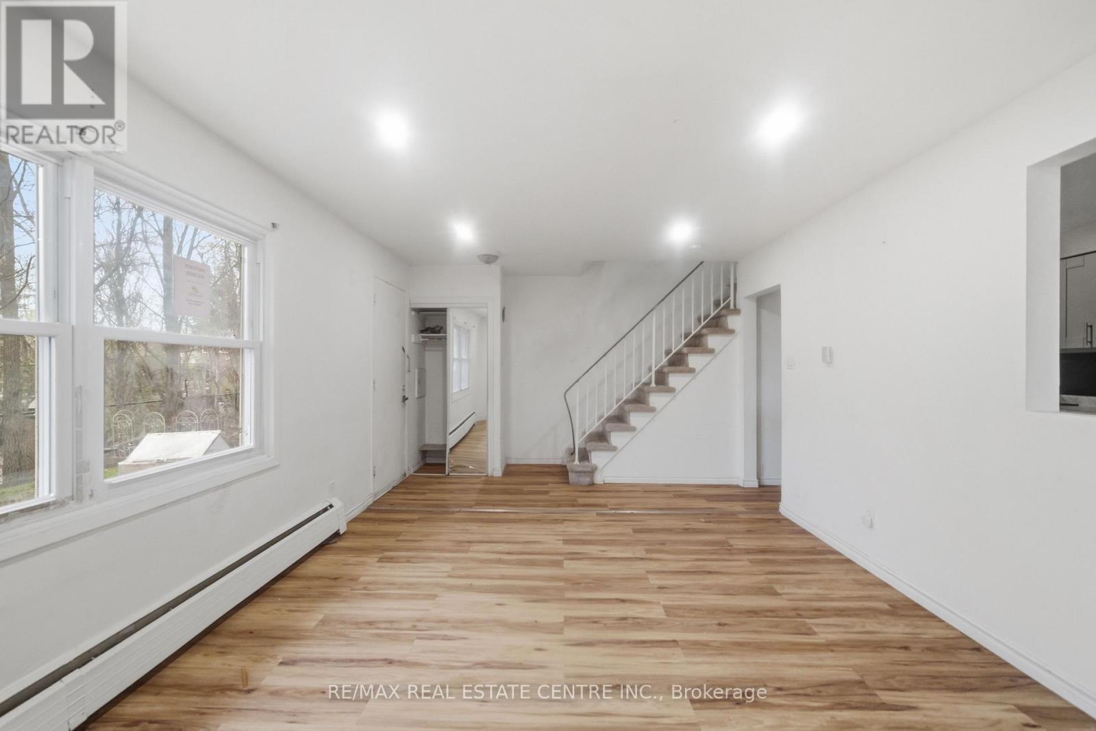 10 - 76 Borden Parkway Property Photo 4