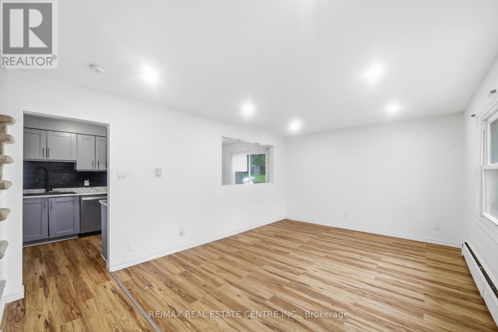 10 - 76 Borden Parkway Property Photo 7