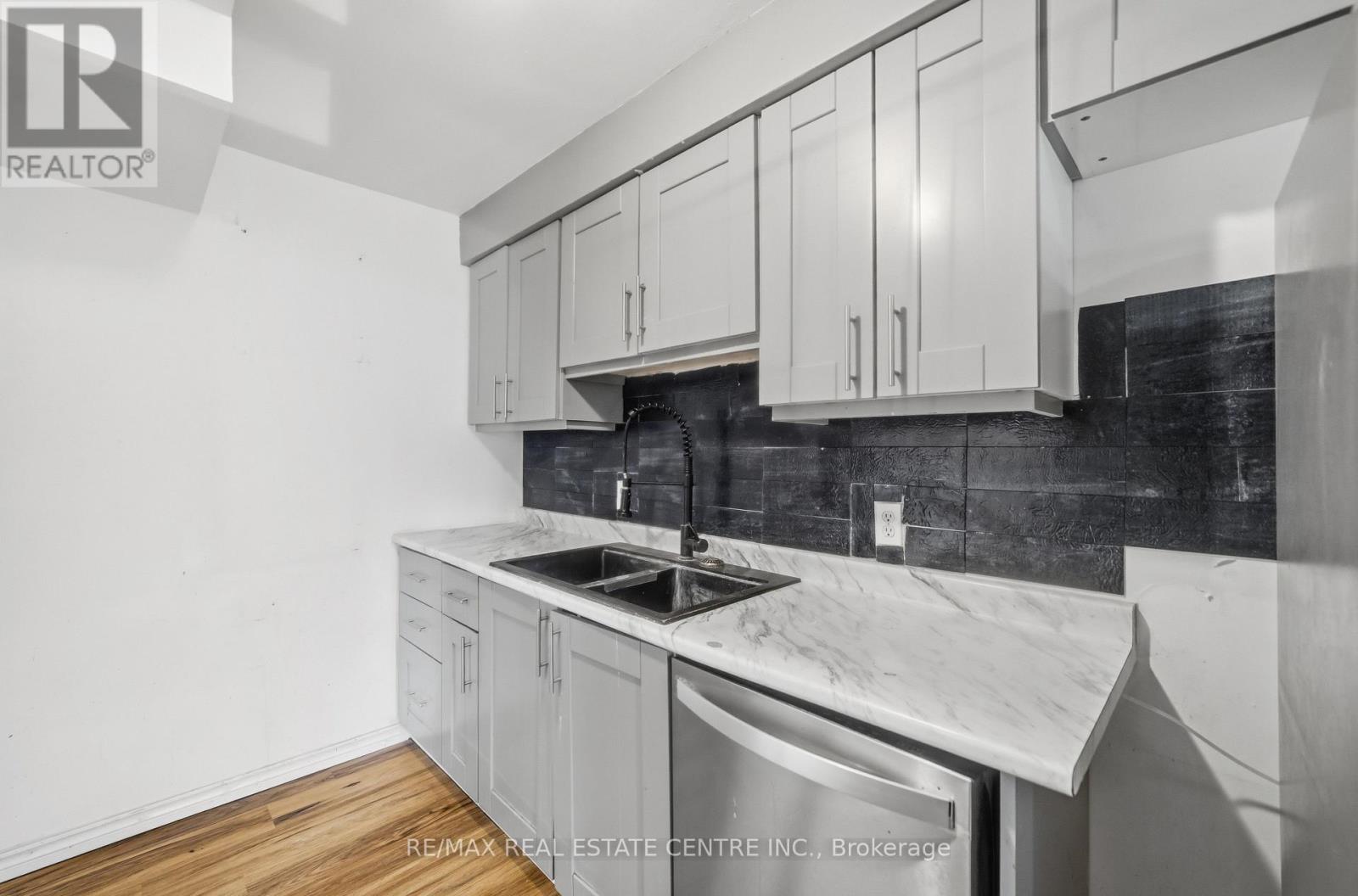 10 - 76 Borden Parkway Property Photo 8