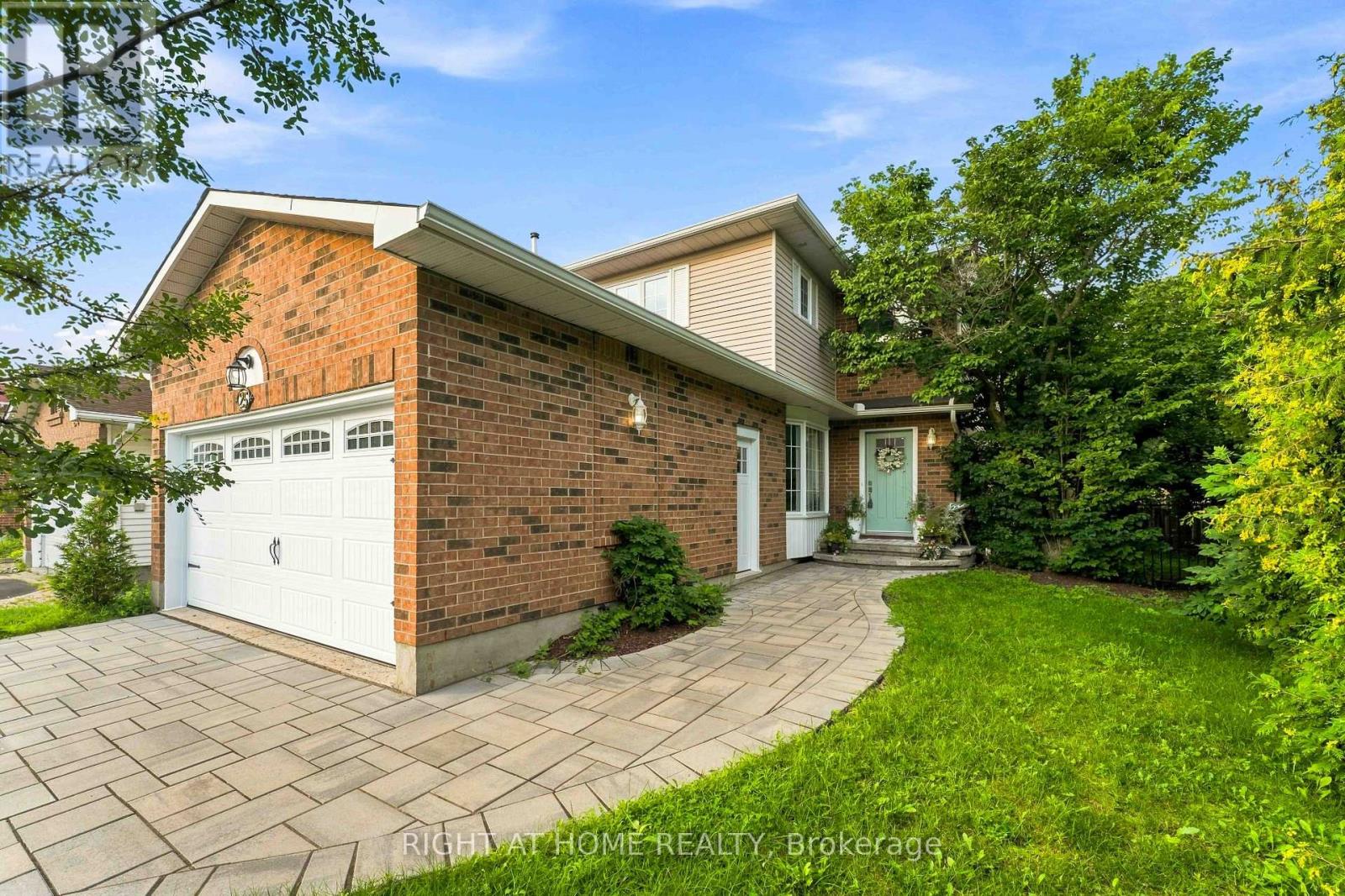 25 WATERTON CRESCENT Property Photo 1