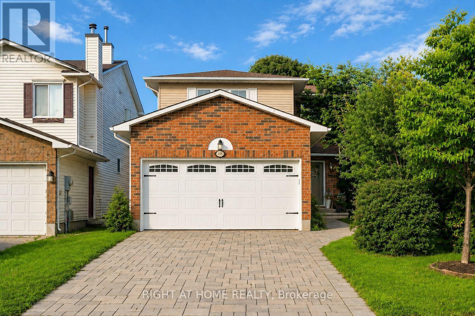 25 Waterton Crescent Property Photo 2